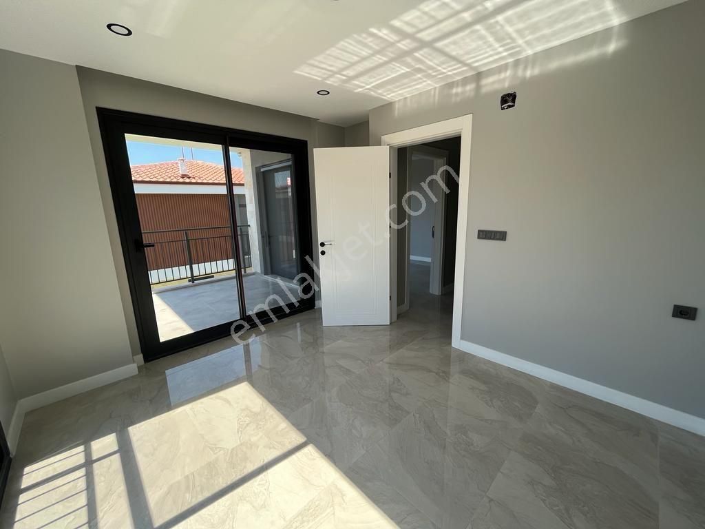 Davutlarda Özel Havuzlu Tek Müstakil Bahçeli 3+1 Sıfır Villa - Görsel 27