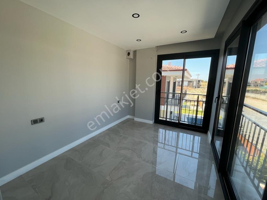 Davutlarda Özel Havuzlu Tek Müstakil Bahçeli 3+1 Sıfır Villa - Görsel 22