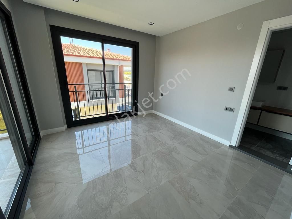 Davutlarda Özel Havuzlu Tek Müstakil Bahçeli 3+1 Sıfır Villa - Görsel 25