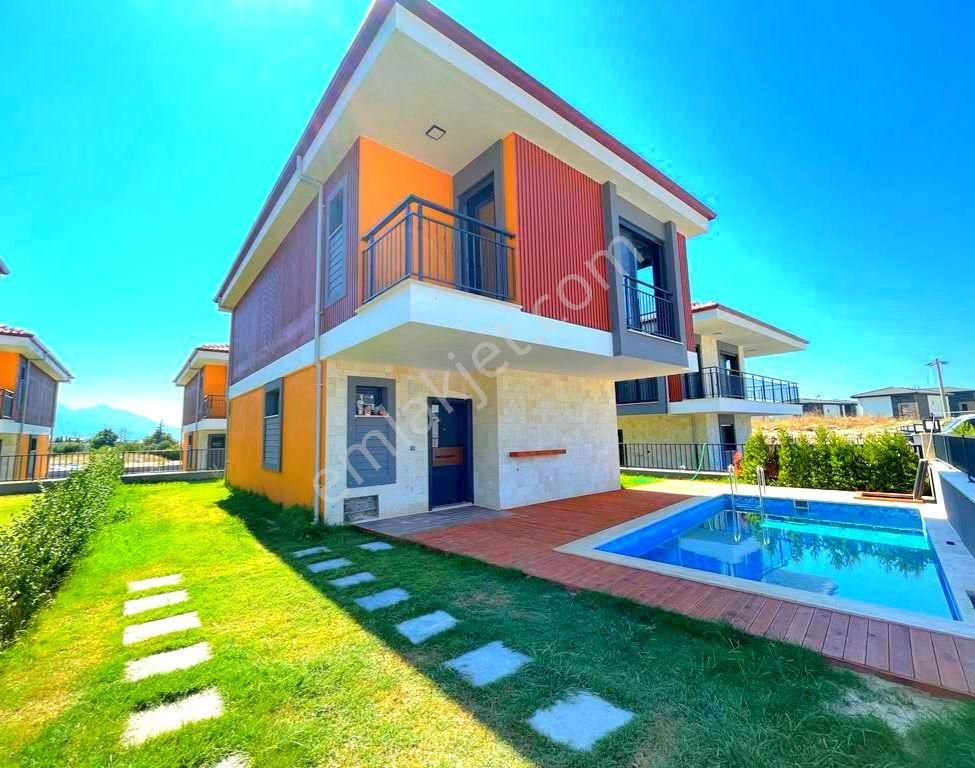 Davutlarda Özel Havuzlu Tek Müstakil Bahçeli 3+1 Sıfır Villa - Görsel 8