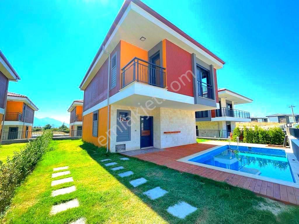 Davutlarda Özel Havuzlu Tek Müstakil Bahçeli 3+1 Sıfır Villa