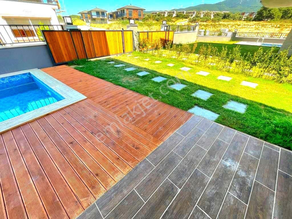 Davutlarda Özel Havuzlu Tek Müstakil Bahçeli 3+1 Sıfır Villa - Görsel 14