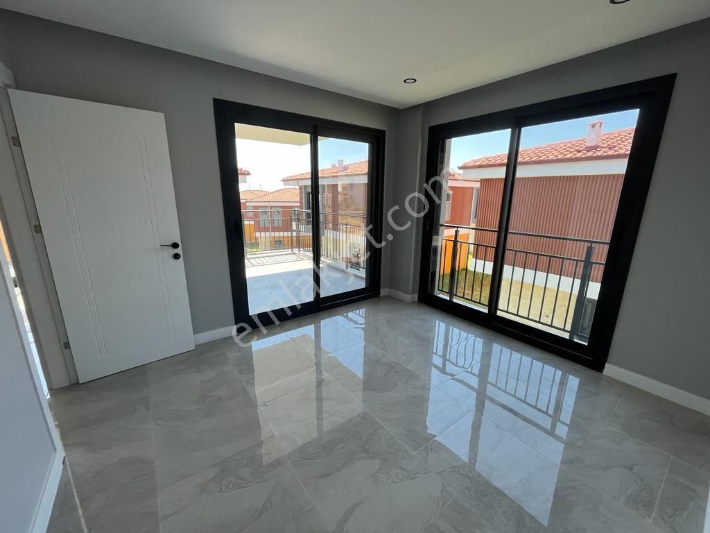 Davutlarda Özel Havuzlu Tek Müstakil Bahçeli 3+1 Sıfır Villa - Görsel 24