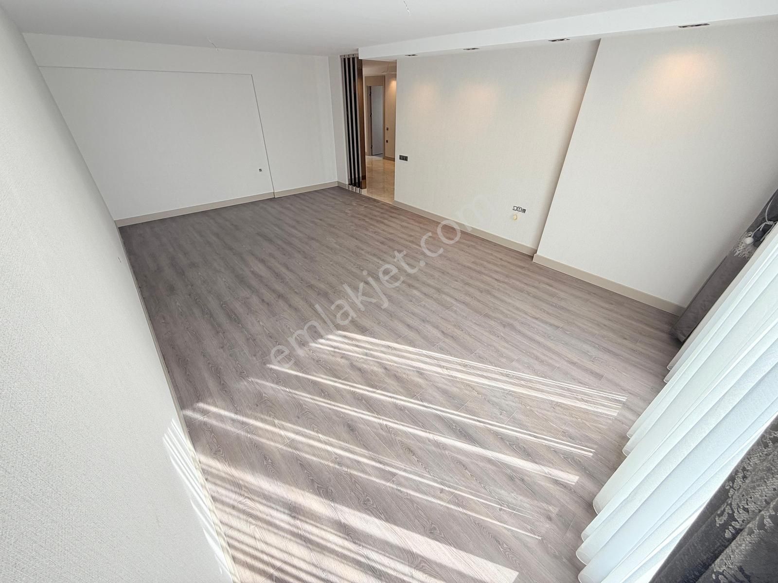 Ovacık Bulvar Yanı 4+1 Lüks Yapıda 3 Banyolu 190m² Net Daire - Görsel 23