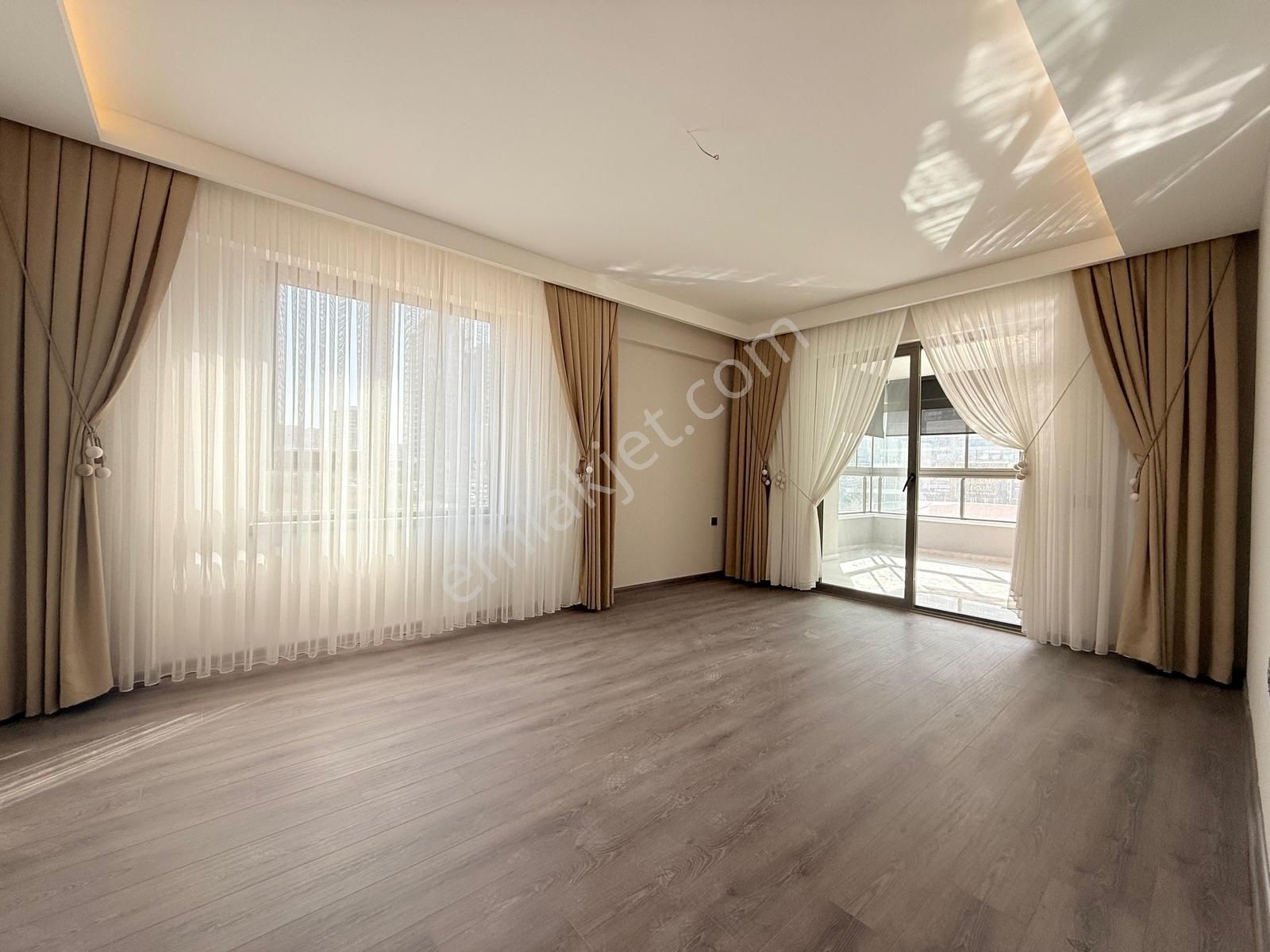 Ovacık Bulvar Yanı 4+1 Lüks Yapıda 3 Banyolu 190m² Net Daire - Görsel 14