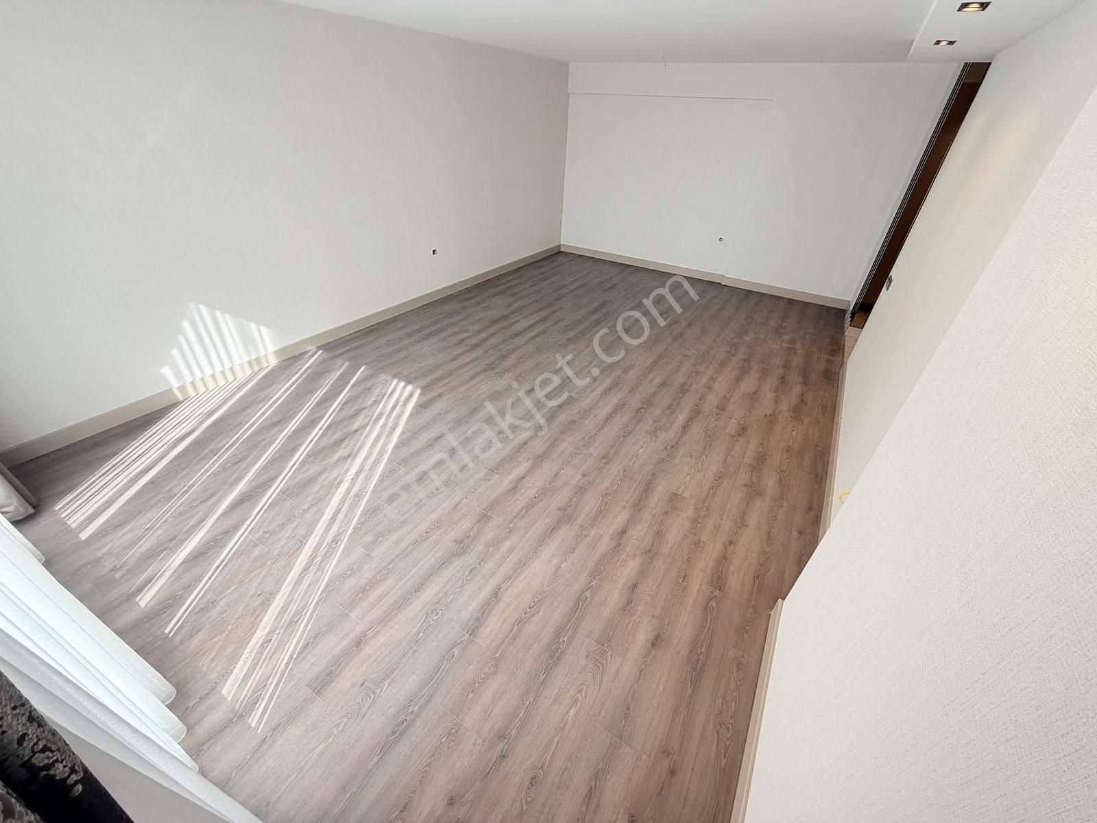 Ovacık Bulvar Yanı 4+1 Lüks Yapıda 3 Banyolu 190m² Net Daire - Görsel 4