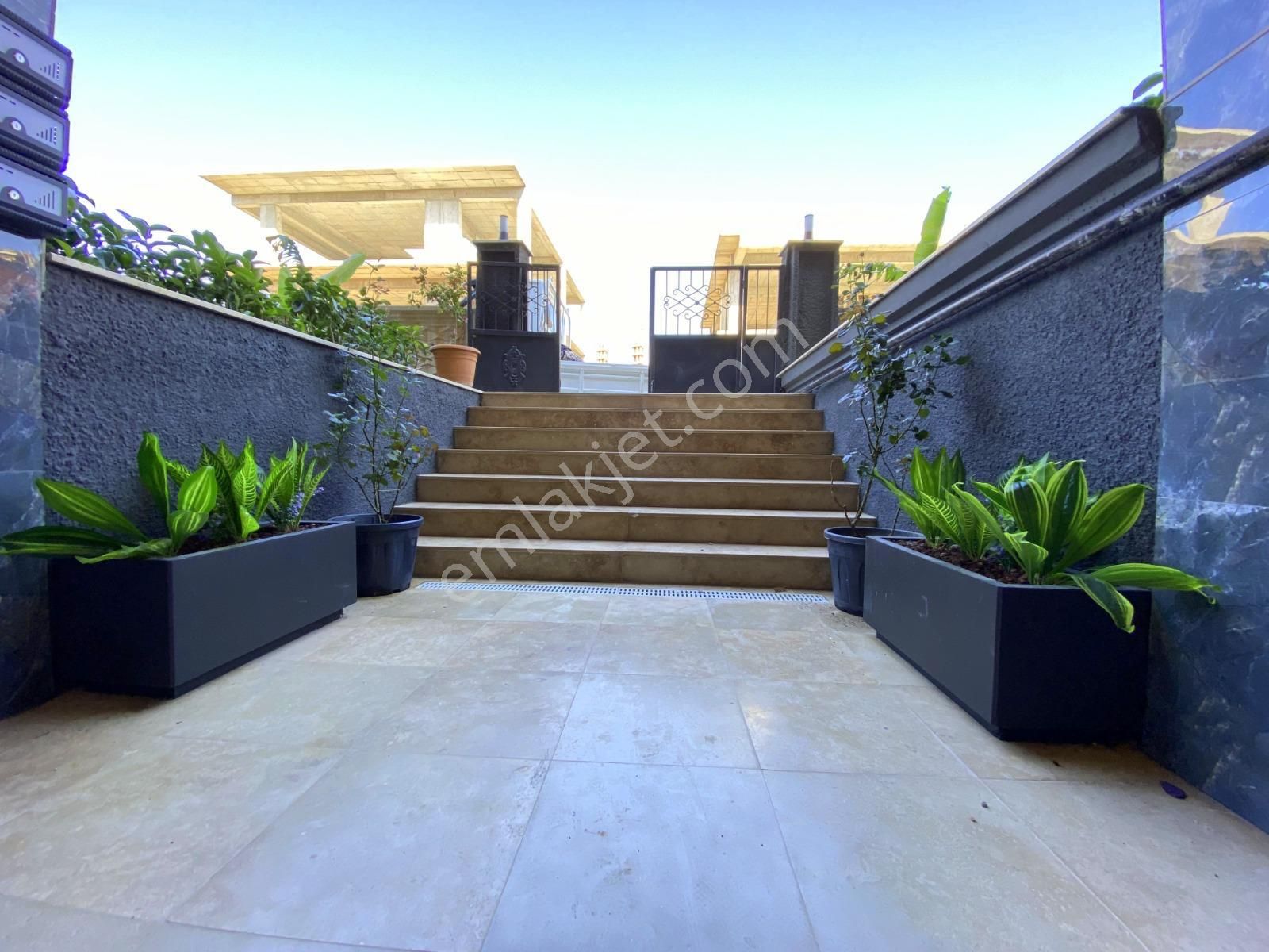 Seferihisar Camikebir Mahallesinde Havuzlu Site İçerisinde Eşyalı Satılık 1+1 Daire - Görsel 15