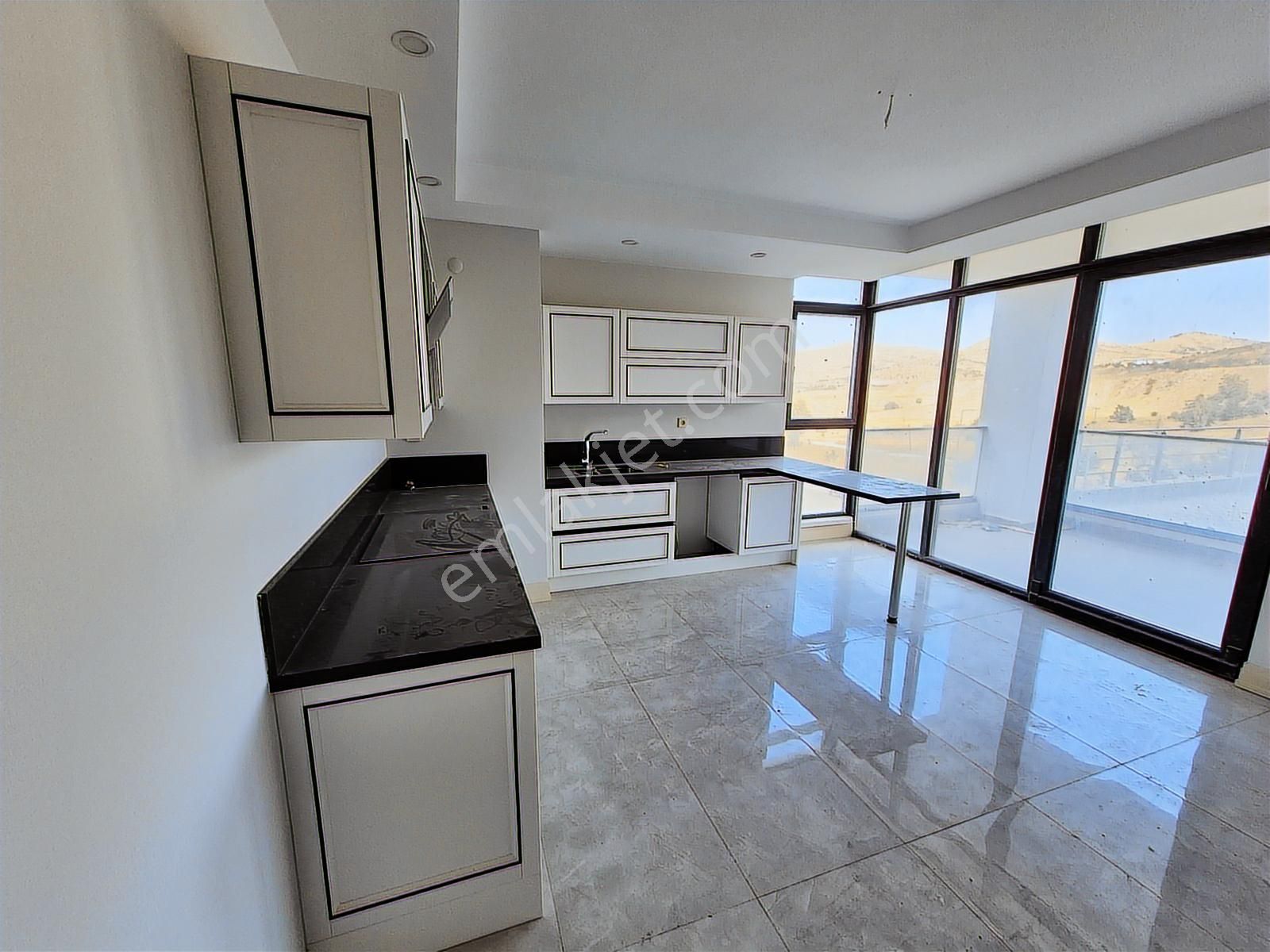 Ovacıkta Bulvar Yakını 225 M2 Satılık 5+1 Daire - Görsel 23