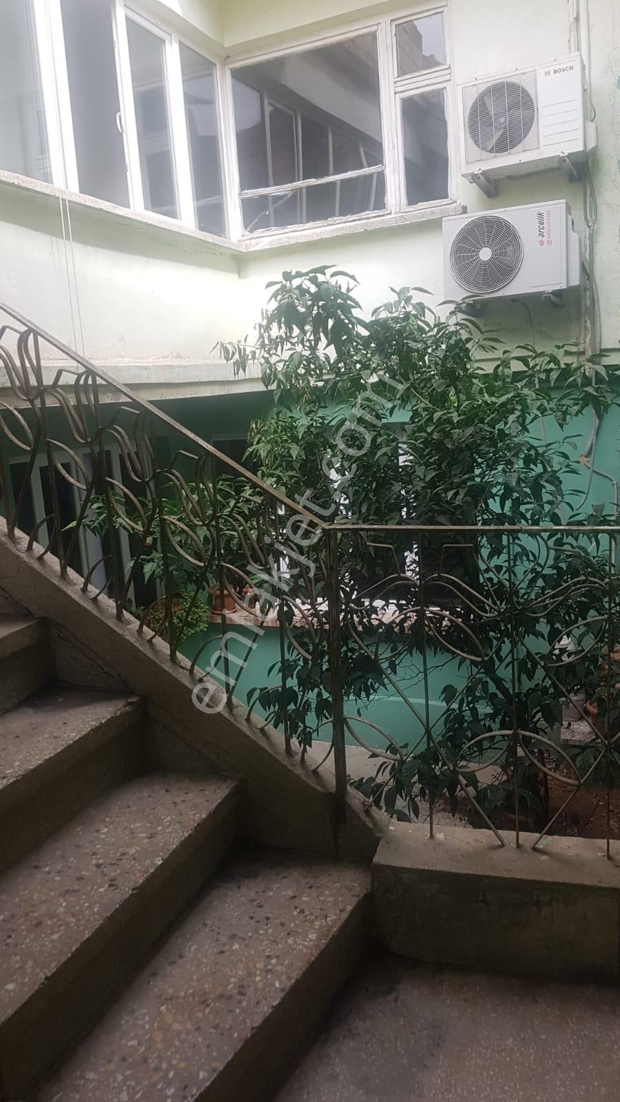 Sahibinden Kiralık. Karşıyaka Karakolu Ana Cadde Üzerinde Müstakil