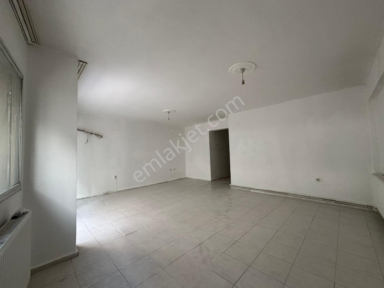 Alsancak Kıbrıs Şehitleri Gratis Karşısı 2.kat 3+1 Kiralık İş Yeri - Görsel 3