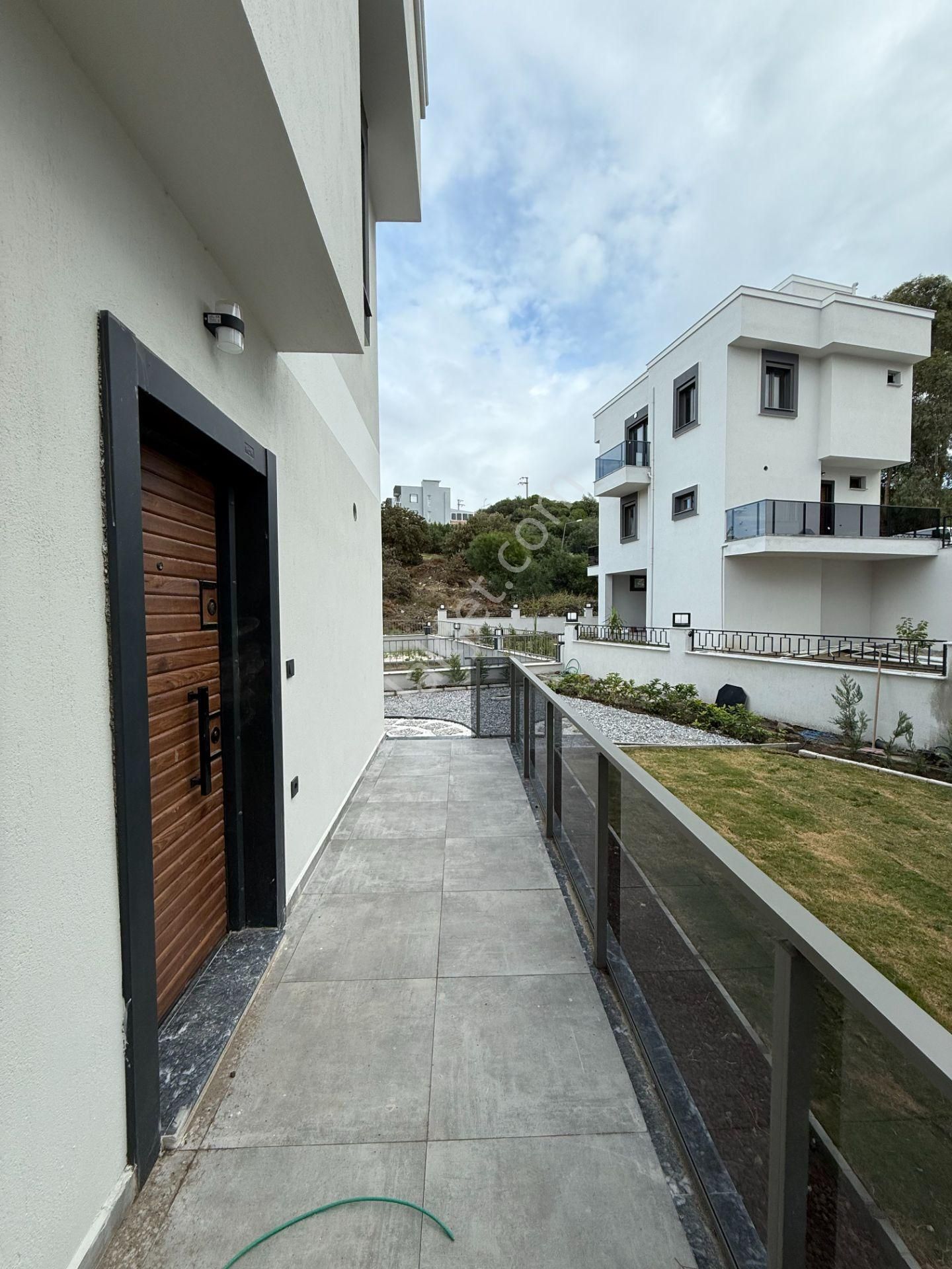 Seferihisar Akarca’da Denize Yürüme Mesafesinde Bahçeli Villa - Görsel 21