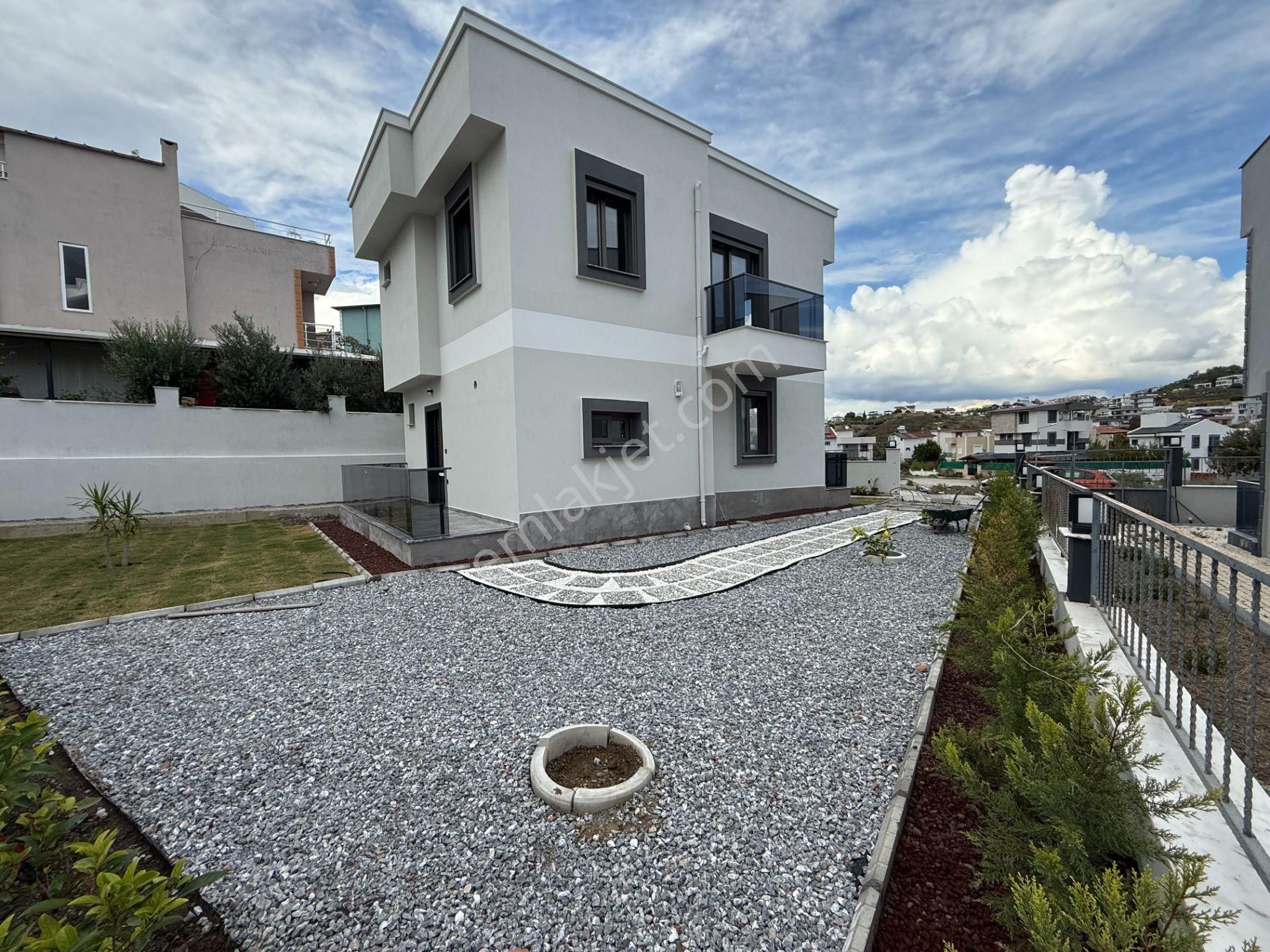 Seferihisar Akarca’da Denize Yürüme Mesafesinde Bahçeli Villa - Görsel 28