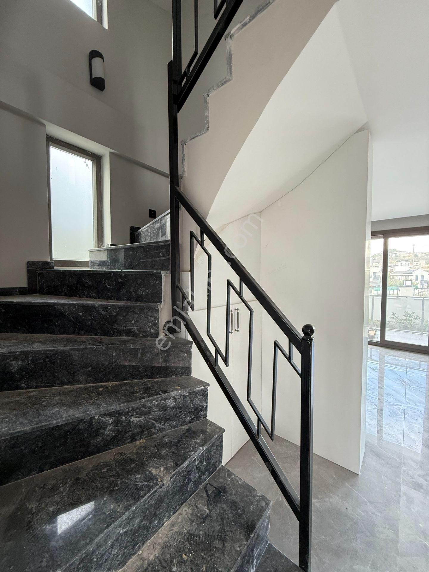 Seferihisar Akarca’da Denize Yürüme Mesafesinde Bahçeli Villa - Görsel 11