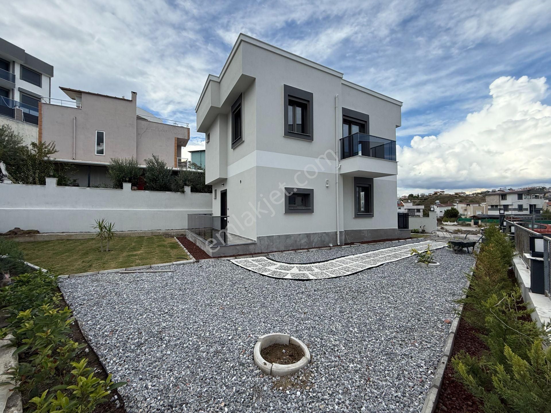 Seferihisar Akarca’da Denize Yürüme Mesafesinde Bahçeli Villa - Görsel 2