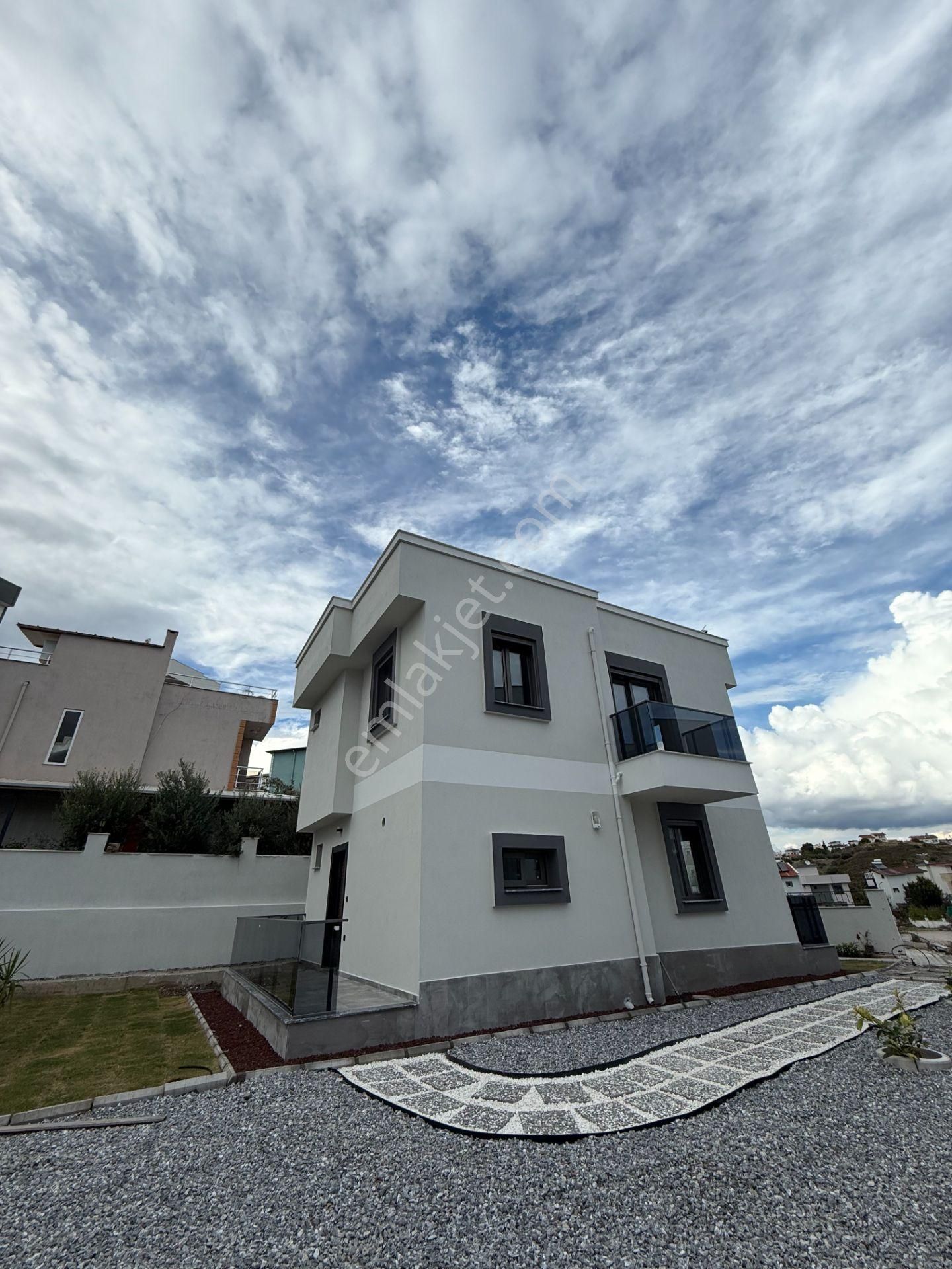 Seferihisar Akarca’da Denize Yürüme Mesafesinde Bahçeli Villa - Görsel 31