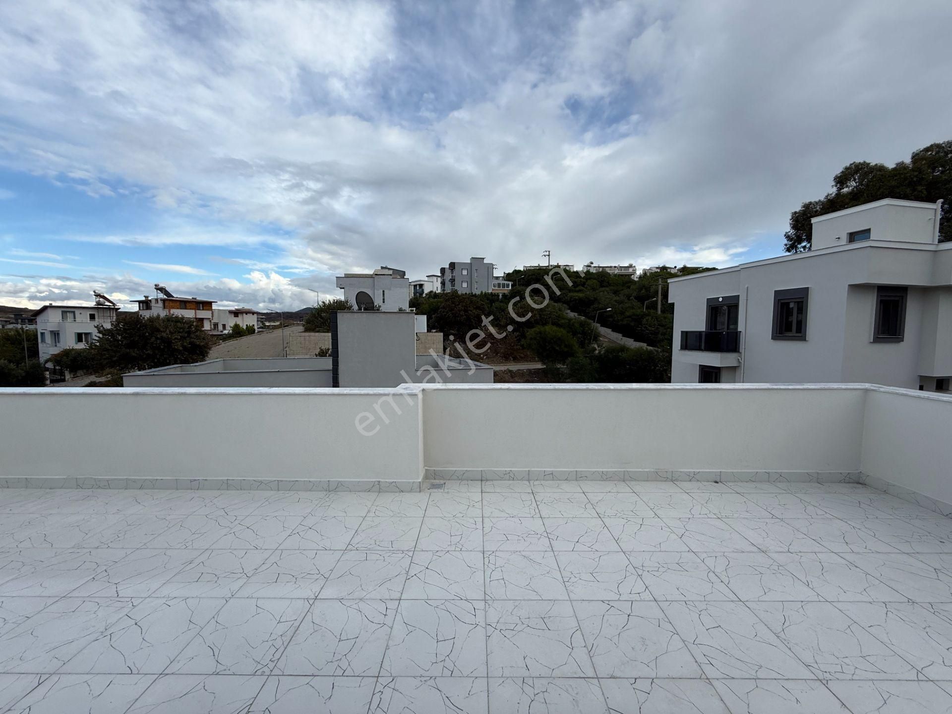 Seferihisar Akarca’da Denize Yürüme Mesafesinde Bahçeli Villa - Görsel 24