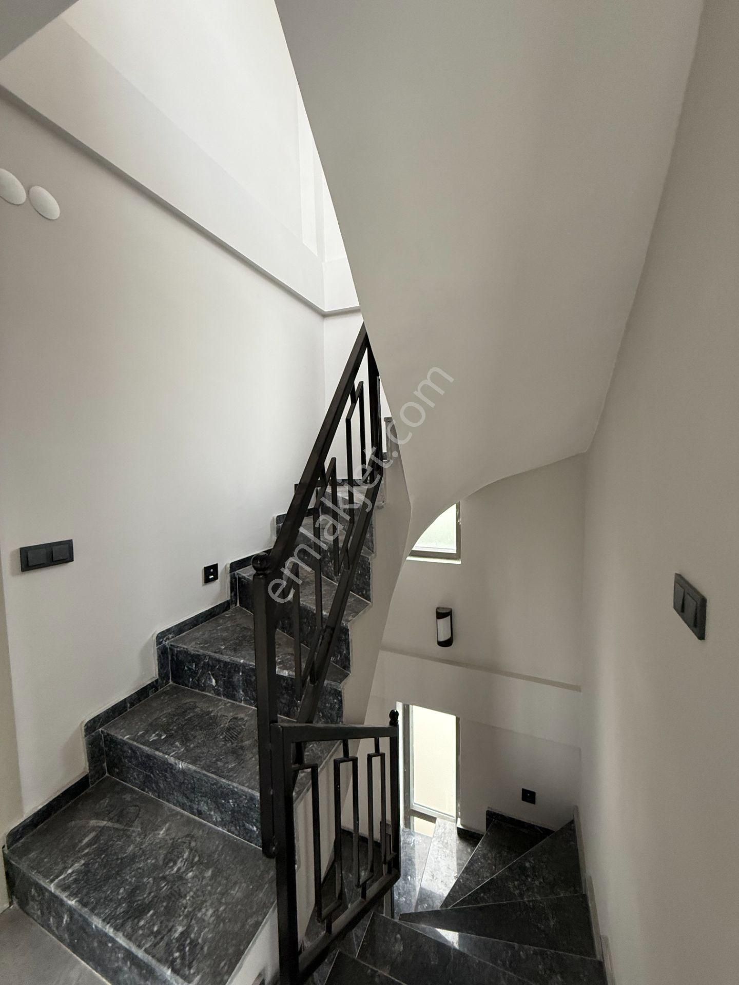 Seferihisar Akarca’da Denize Yürüme Mesafesinde Bahçeli Villa - Görsel 17