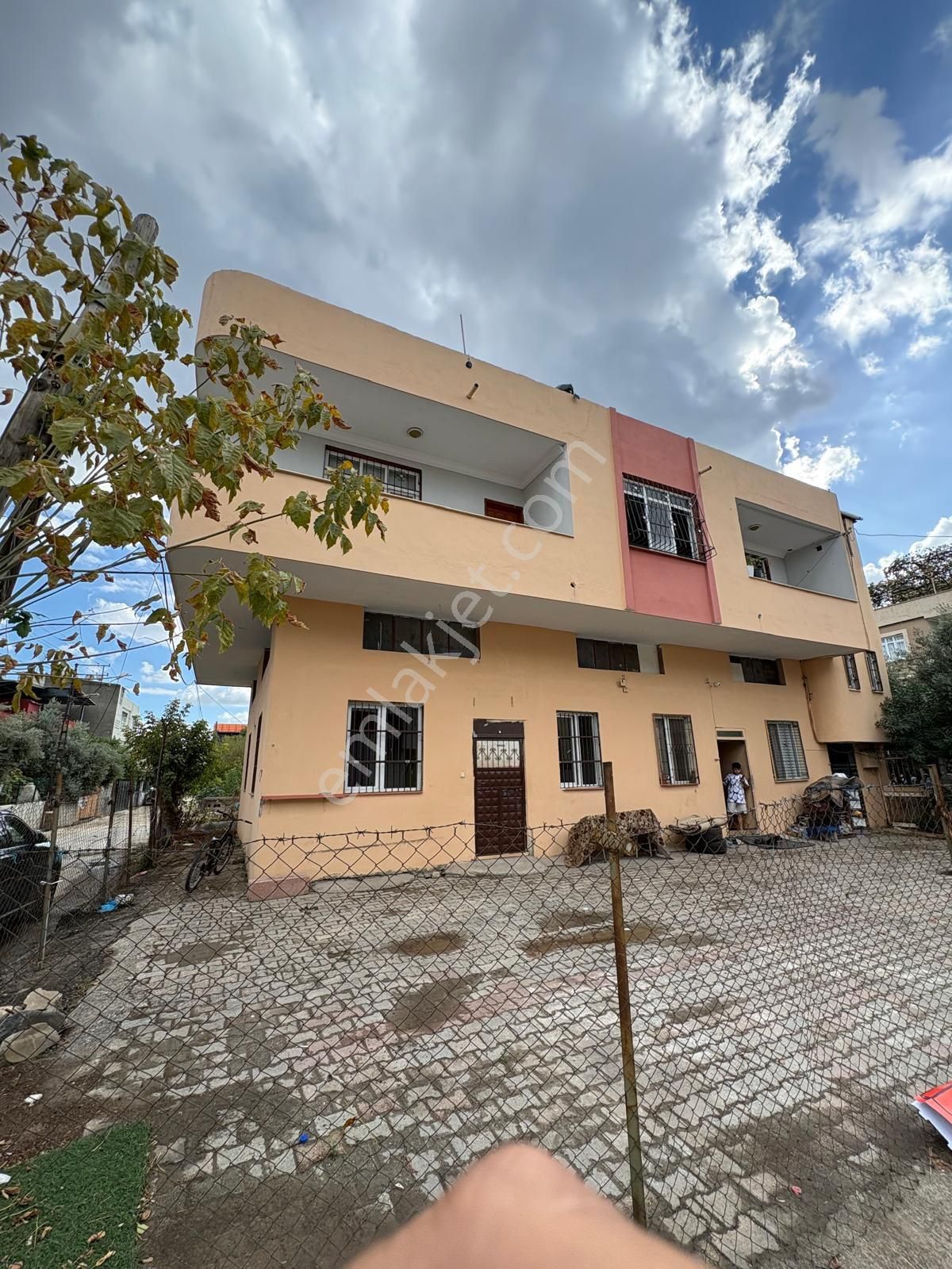 Yeşiloba Mahhalesinde 485 Metre Kare Arsa İçerisinde 2 Katlı Müstakil Ev