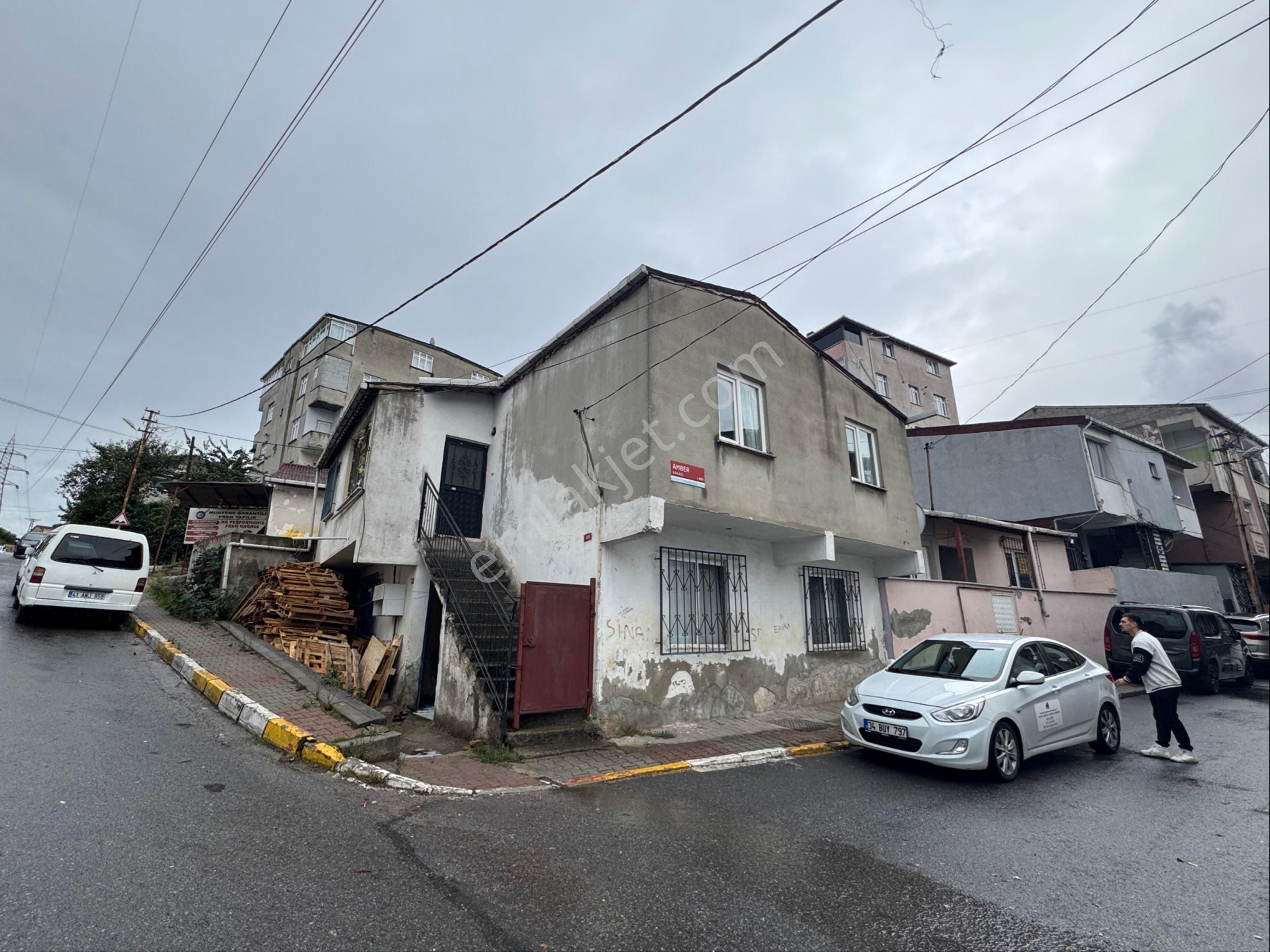 Hamidiye Mahallesinde Komple Satılık Bina - Görsel 2