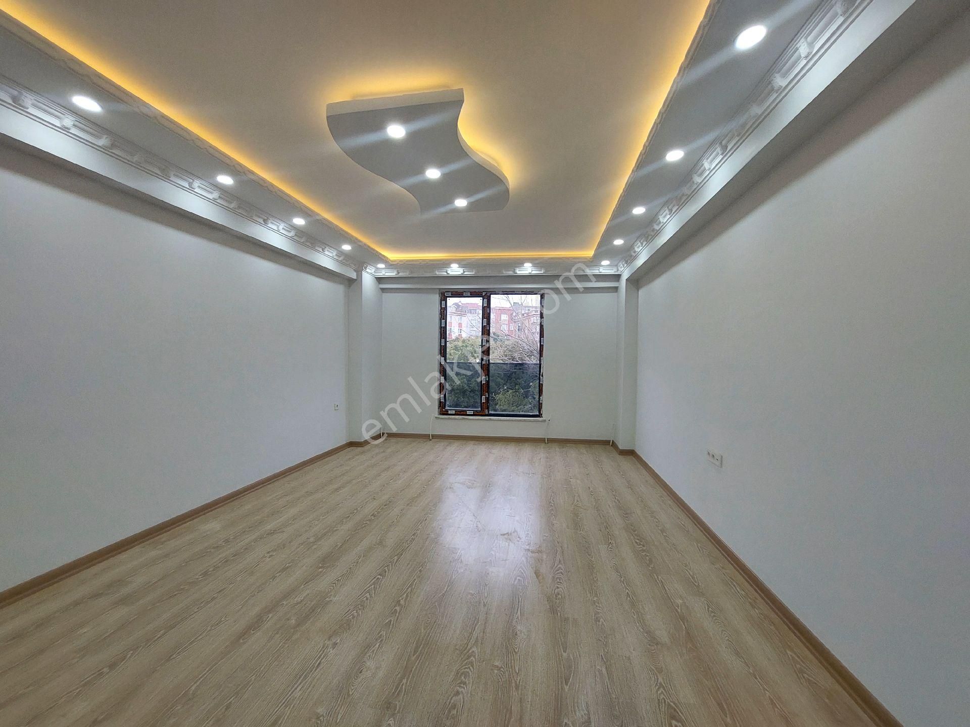 Gaziosmanpaşa Küçükköy Beşyol De Satılık Daire Birinci Kat Balkonlu 2+1 115 M2 - Görsel 4