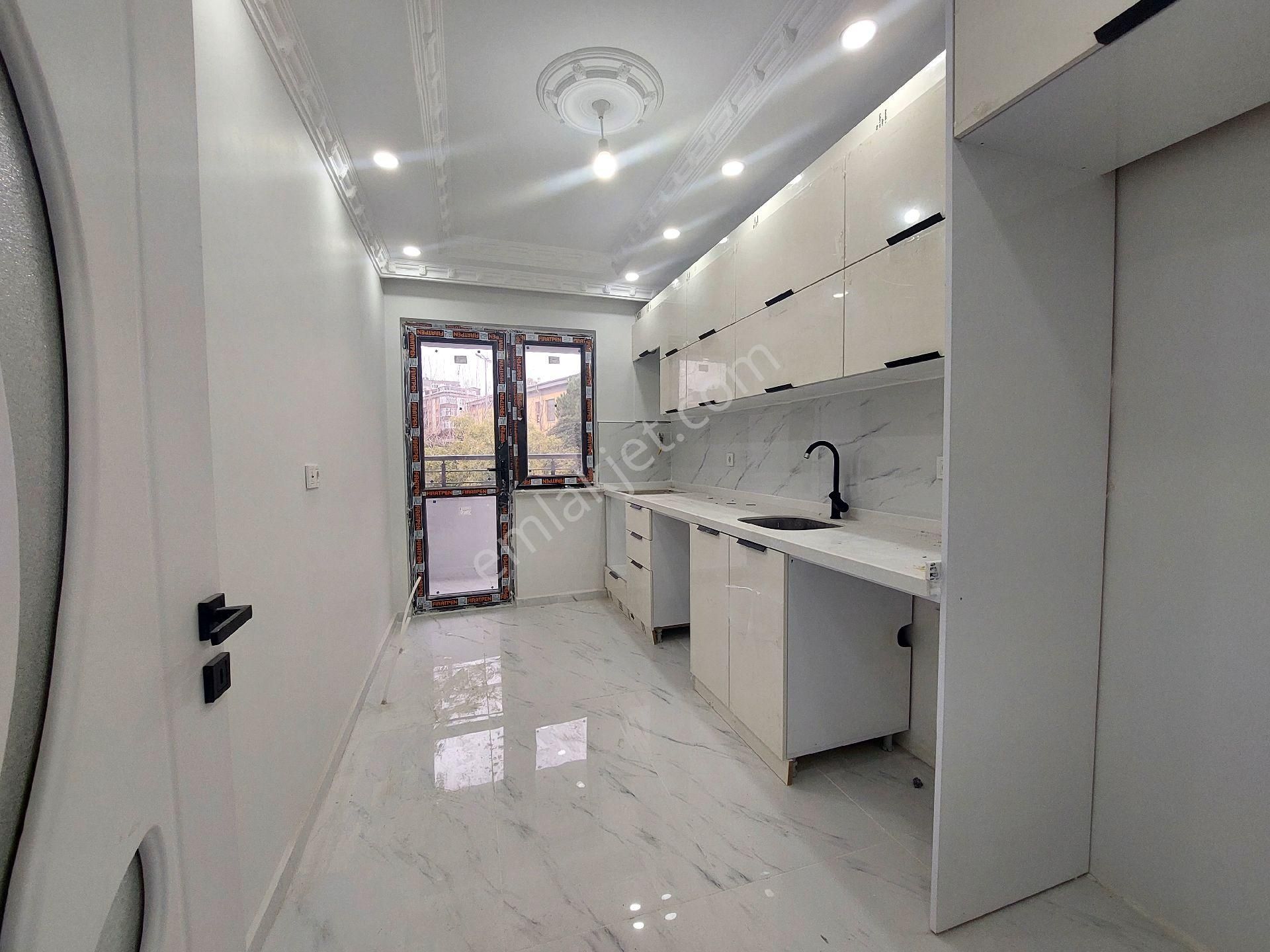 Gaziosmanpaşa Küçükköy Beşyol De Satılık Daire Birinci Kat Balkonlu 2+1 115 M2 - Görsel 5