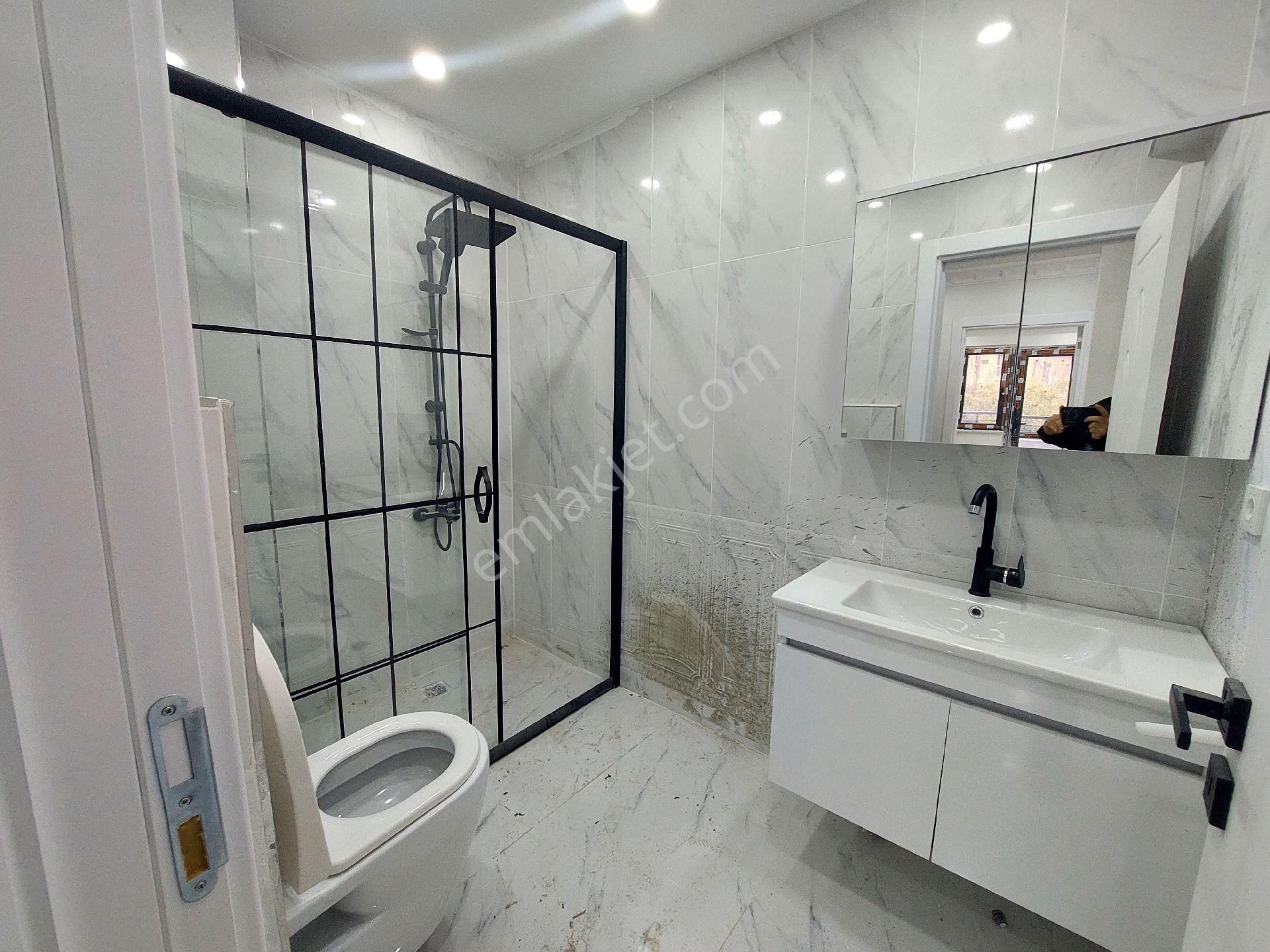 Gaziosmanpaşa Küçükköy Beşyol De Satılık Daire Birinci Kat Balkonlu 2+1 115 M2 - Görsel 14