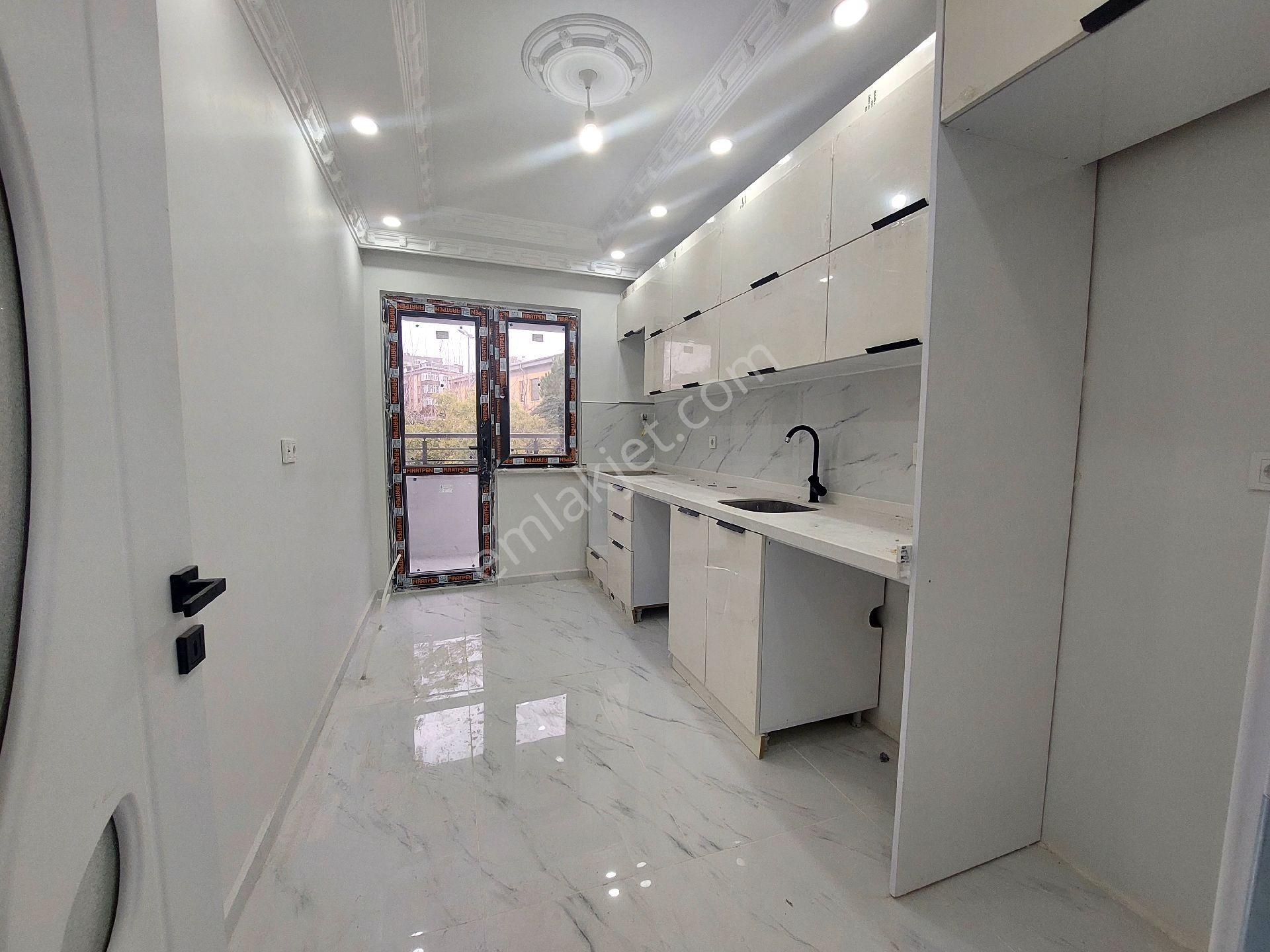 Gaziosmanpaşa Küçükköy Beşyol De Satılık Daire Birinci Kat Balkonlu 2+1 115 M2 - Görsel 6