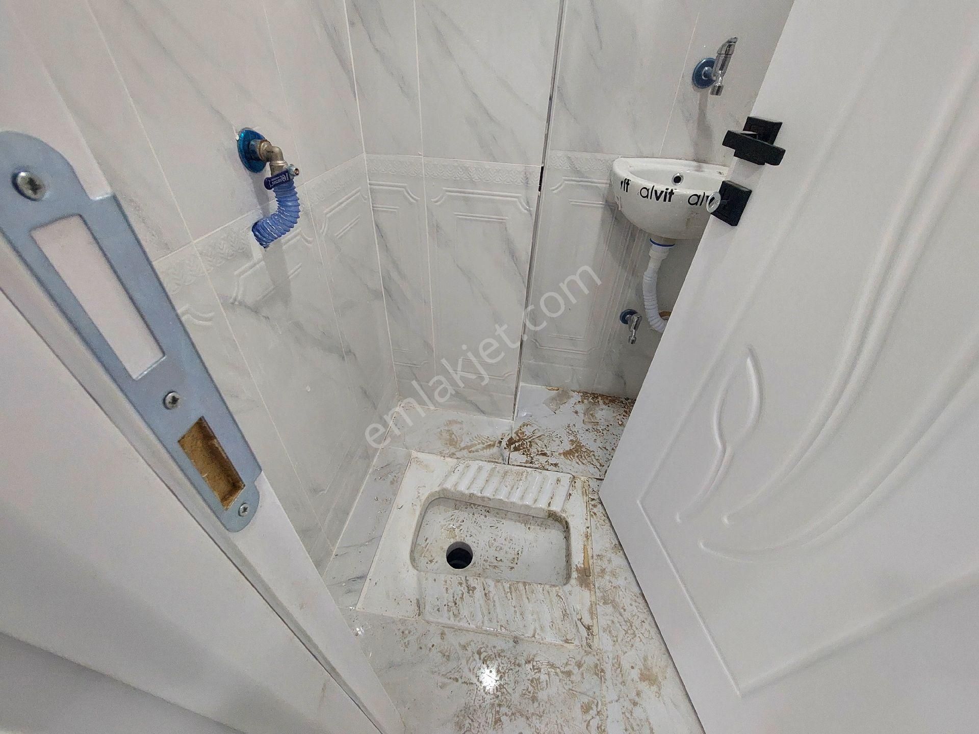 Gaziosmanpaşa Küçükköy Beşyol De Satılık Daire Birinci Kat Balkonlu 2+1 115 M2 - Görsel 16