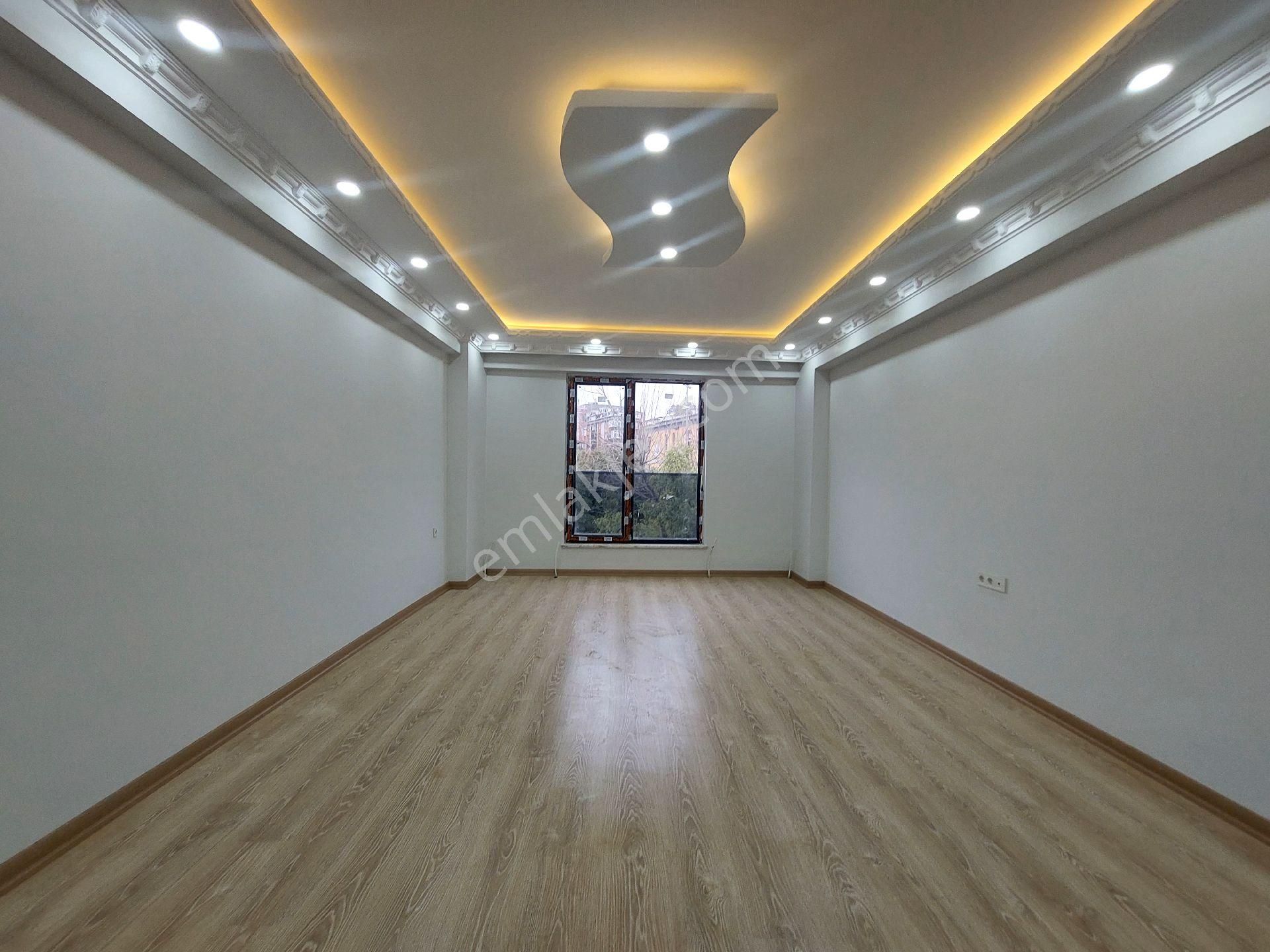 Gaziosmanpaşa Küçükköy Beşyol De Satılık Daire Birinci Kat Balkonlu 2+1 115 M2 - Görsel 3