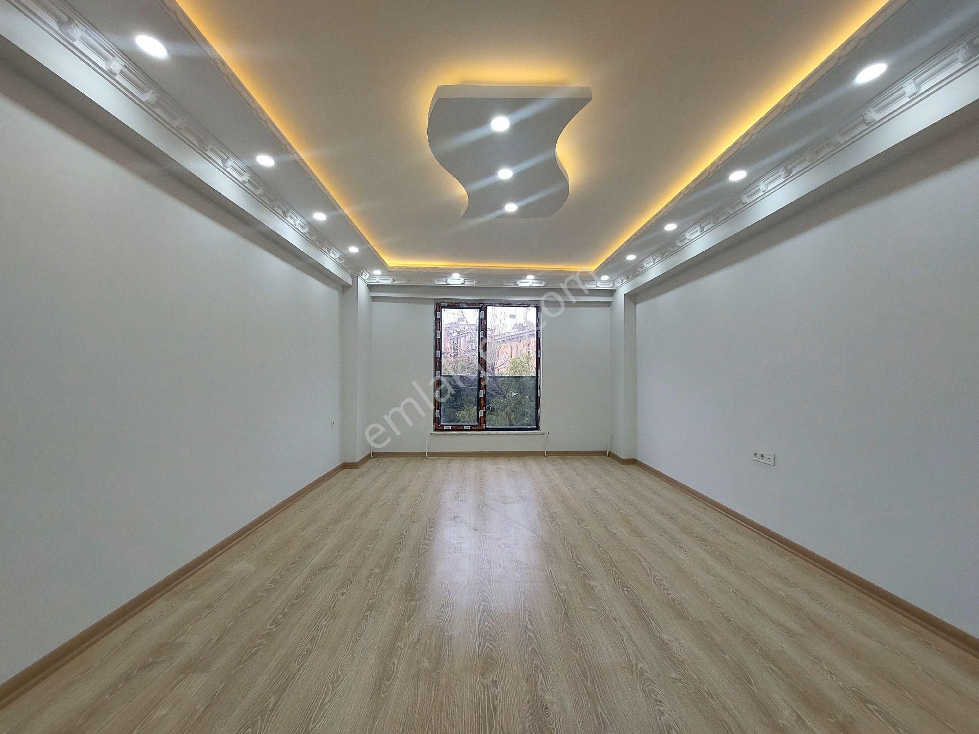 Gaziosmanpaşa Küçükköy Beşyol De Satılık Daire Birinci Kat Balkonlu 2+1 115 M2 - Görsel 2