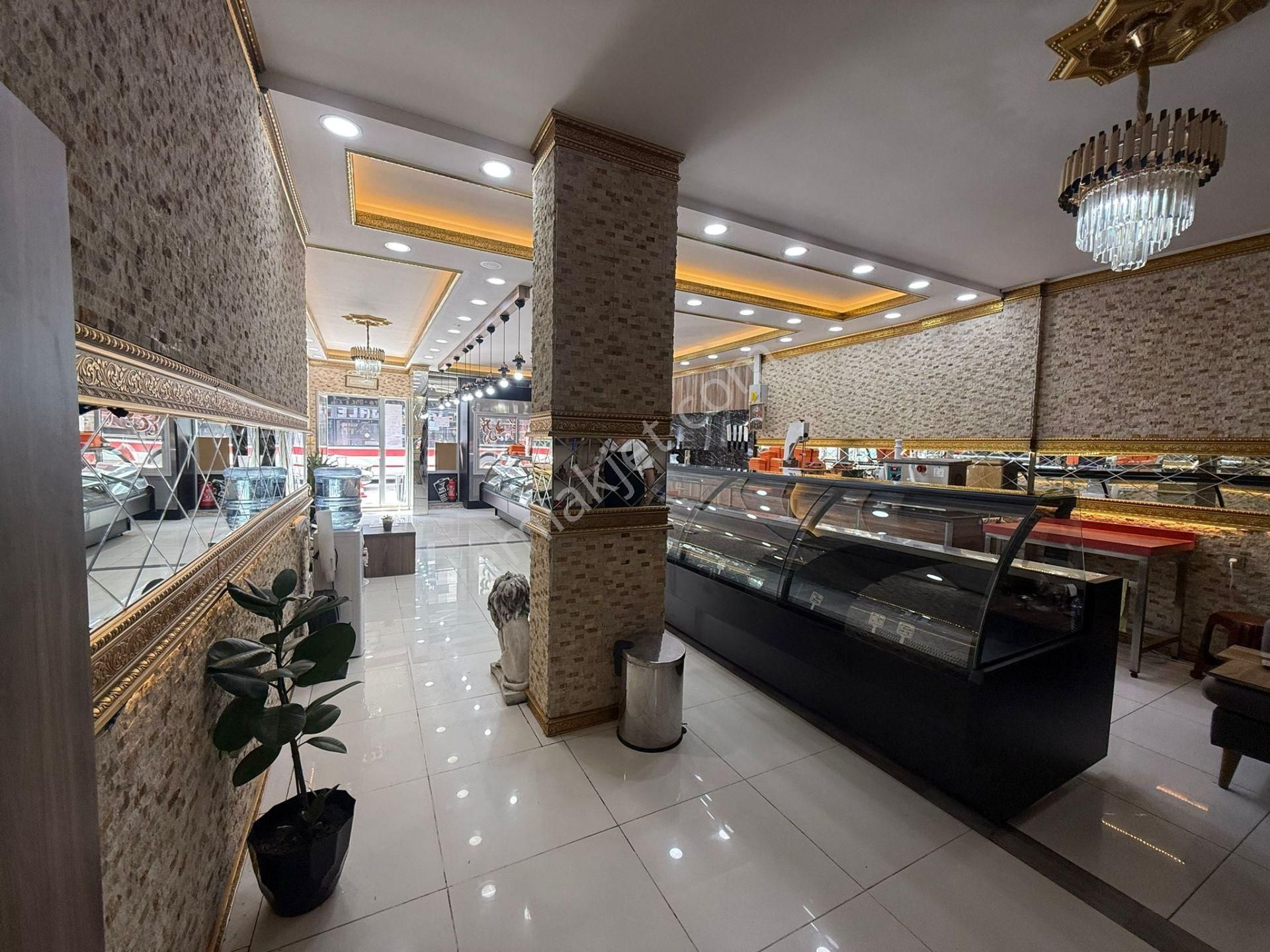 Bal Gayrimenkulden-atatürk Caddesinde 300 M2 Devirli Dükkan - Görsel 5