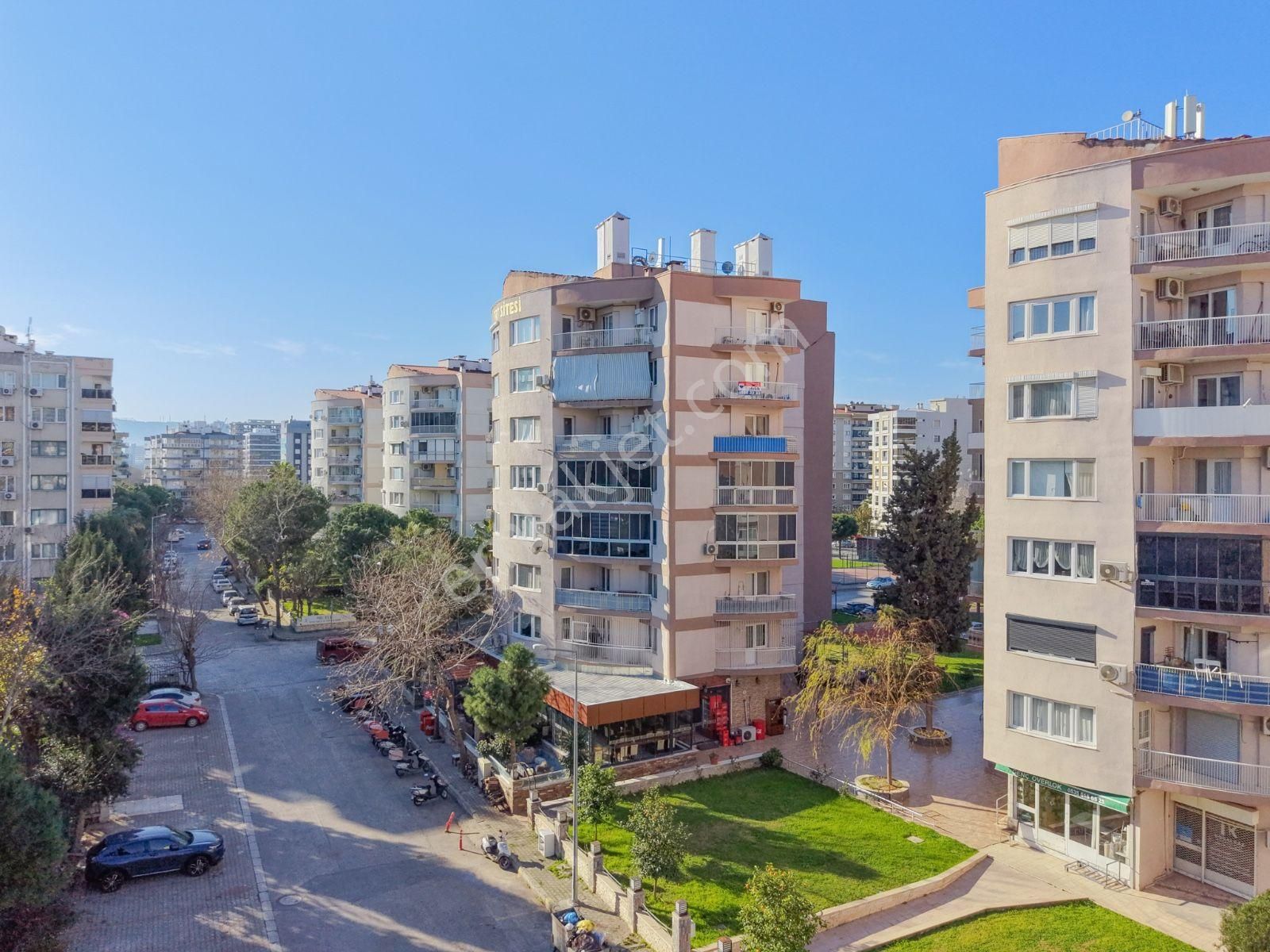 Bayraklı Osmangazi Trt Sitesinde 3+1 Satılık Daire