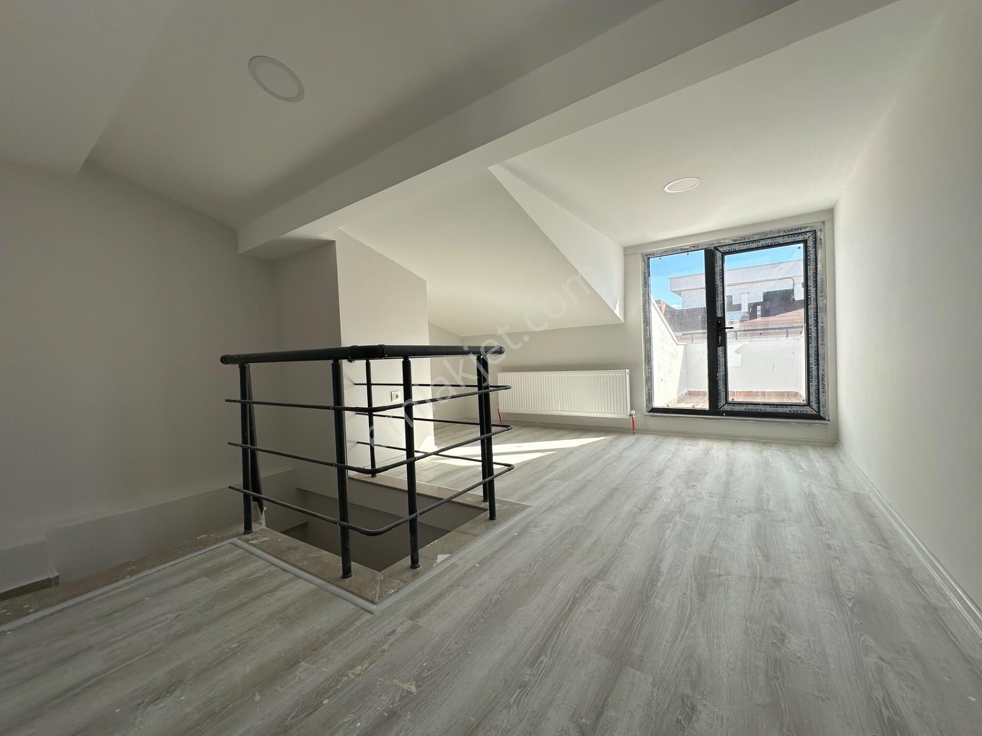 Yenikordon'da Müthiş Fırsat Teras Keyfi Sunan Ayrı Mutfaklı 2+1 - Görsel 24