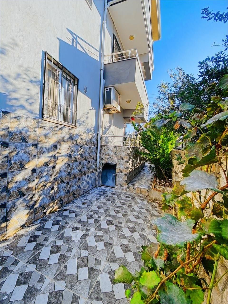 Didimde Satılık 3+1 Özel Havuzlu Çok Geniş Teras Ön Cephe Villa - Görsel 15