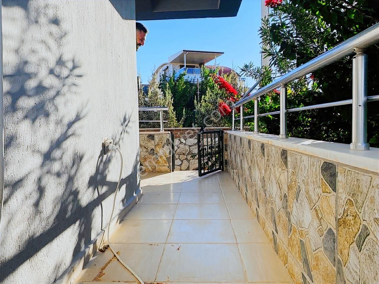 Didimde Satılık 3+1 Özel Havuzlu Çok Geniş Teras Ön Cephe Villa - Görsel 12