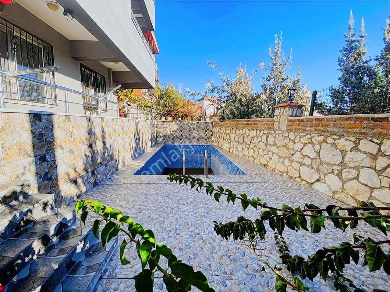 Didimde Satılık 3+1 Özel Havuzlu Çok Geniş Teras Ön Cephe Villa - Görsel 17