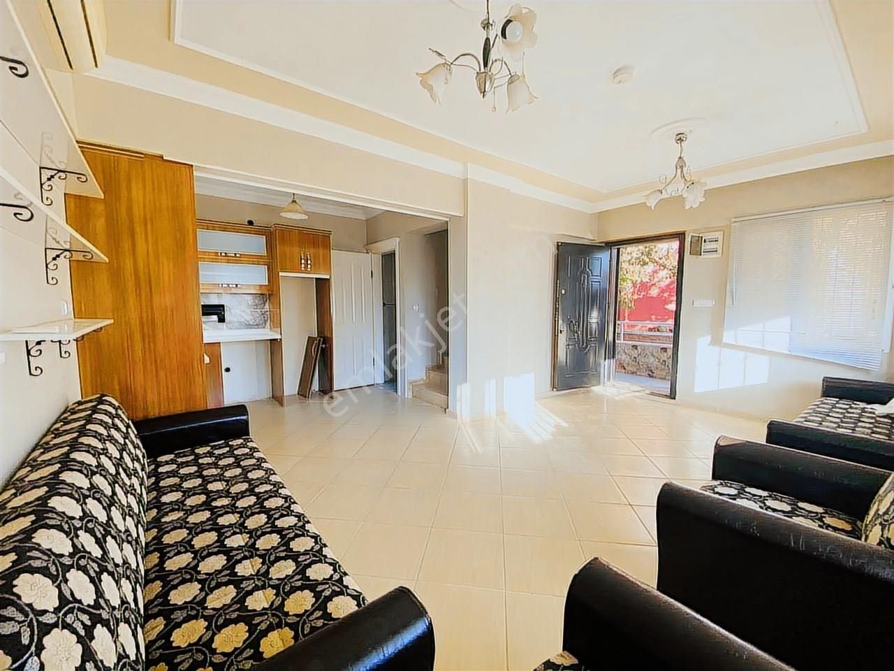 Didimde Satılık 3+1 Özel Havuzlu Çok Geniş Teras Ön Cephe Villa - Görsel 20