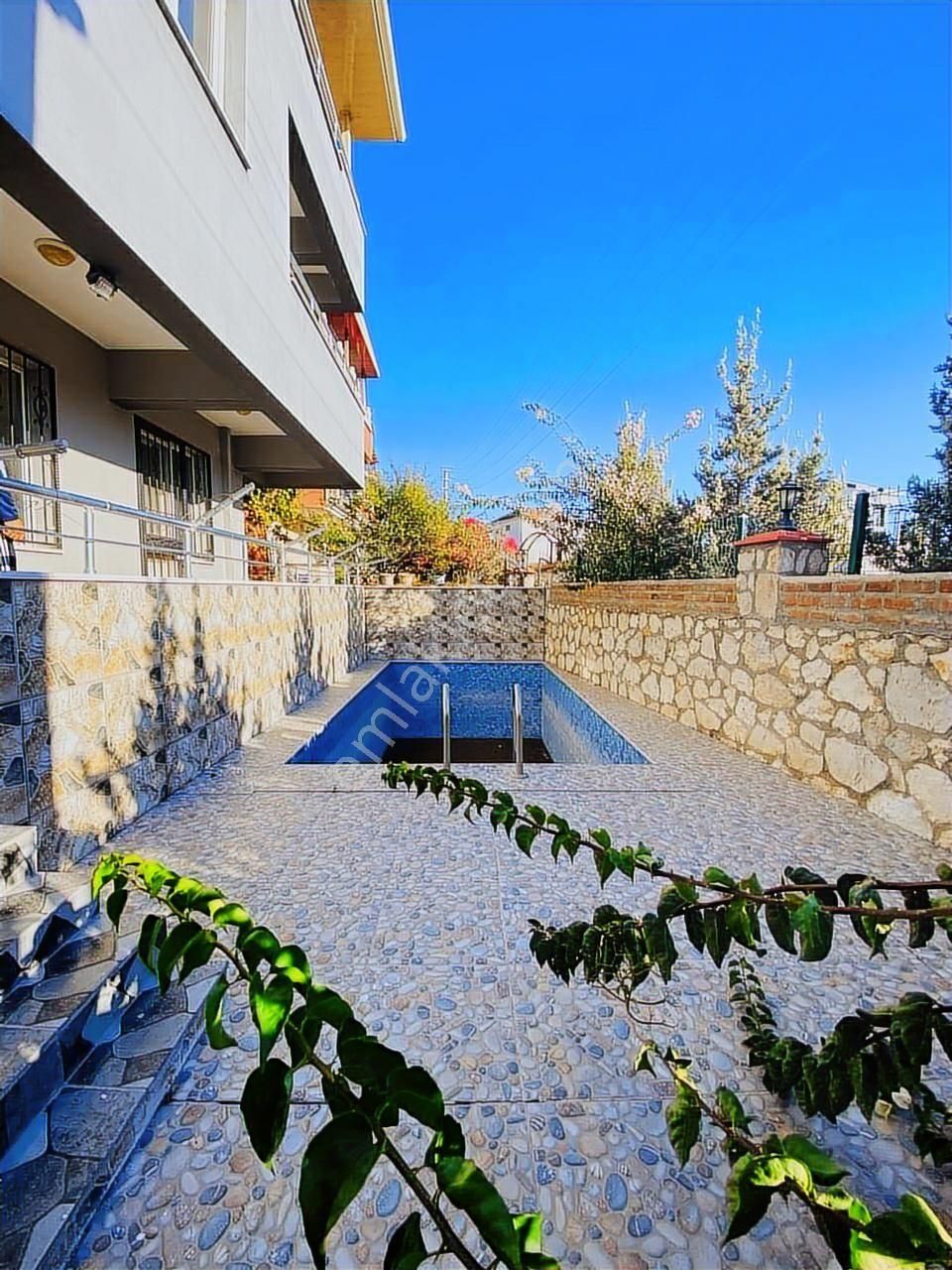 Didimde Satılık 3+1 Özel Havuzlu Çok Geniş Teras Ön Cephe Villa - Görsel 18