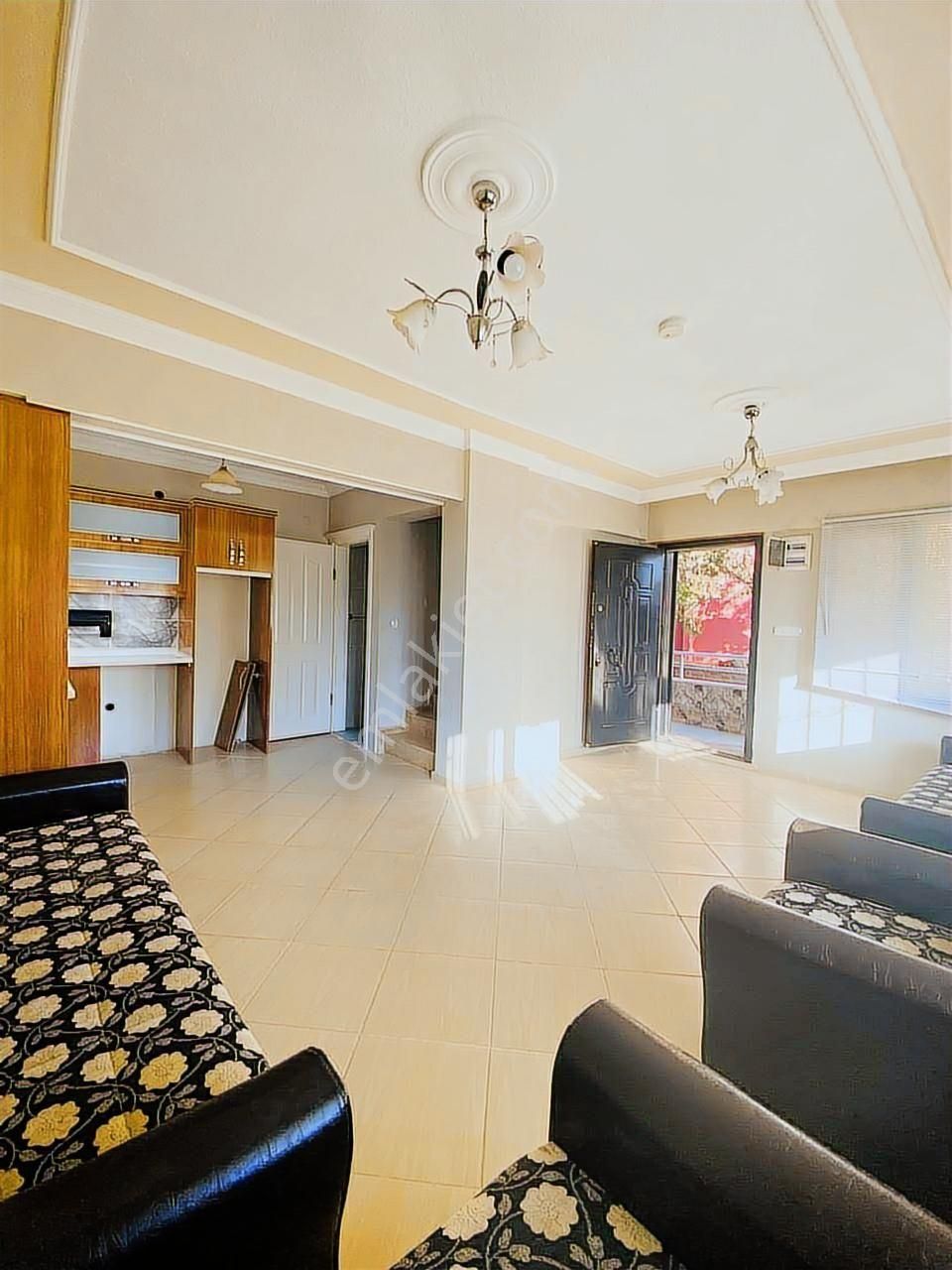 Didimde Satılık 3+1 Özel Havuzlu Çok Geniş Teras Ön Cephe Villa - Görsel 4