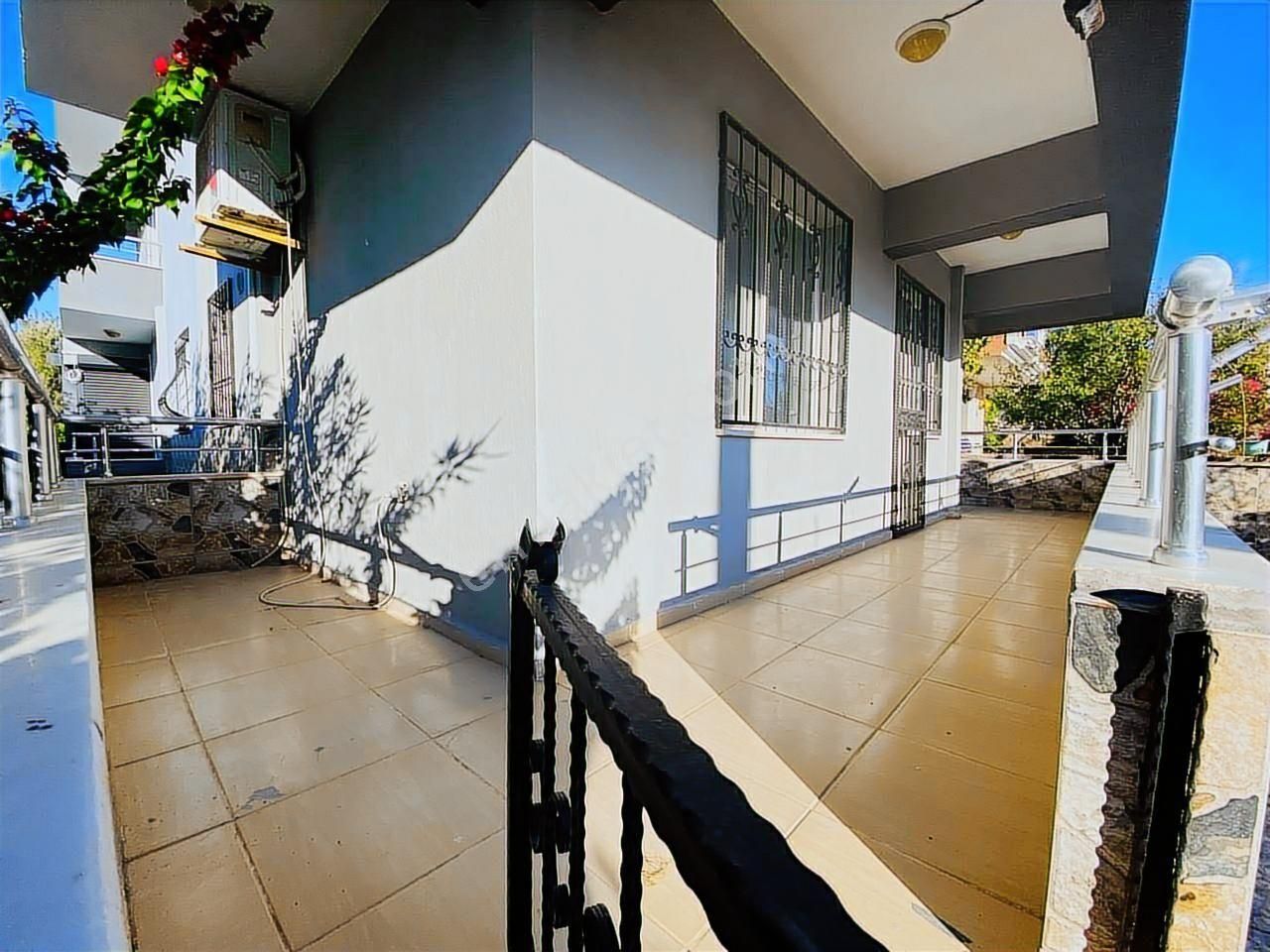 Didimde Satılık 3+1 Özel Havuzlu Çok Geniş Teras Ön Cephe Villa - Görsel 19