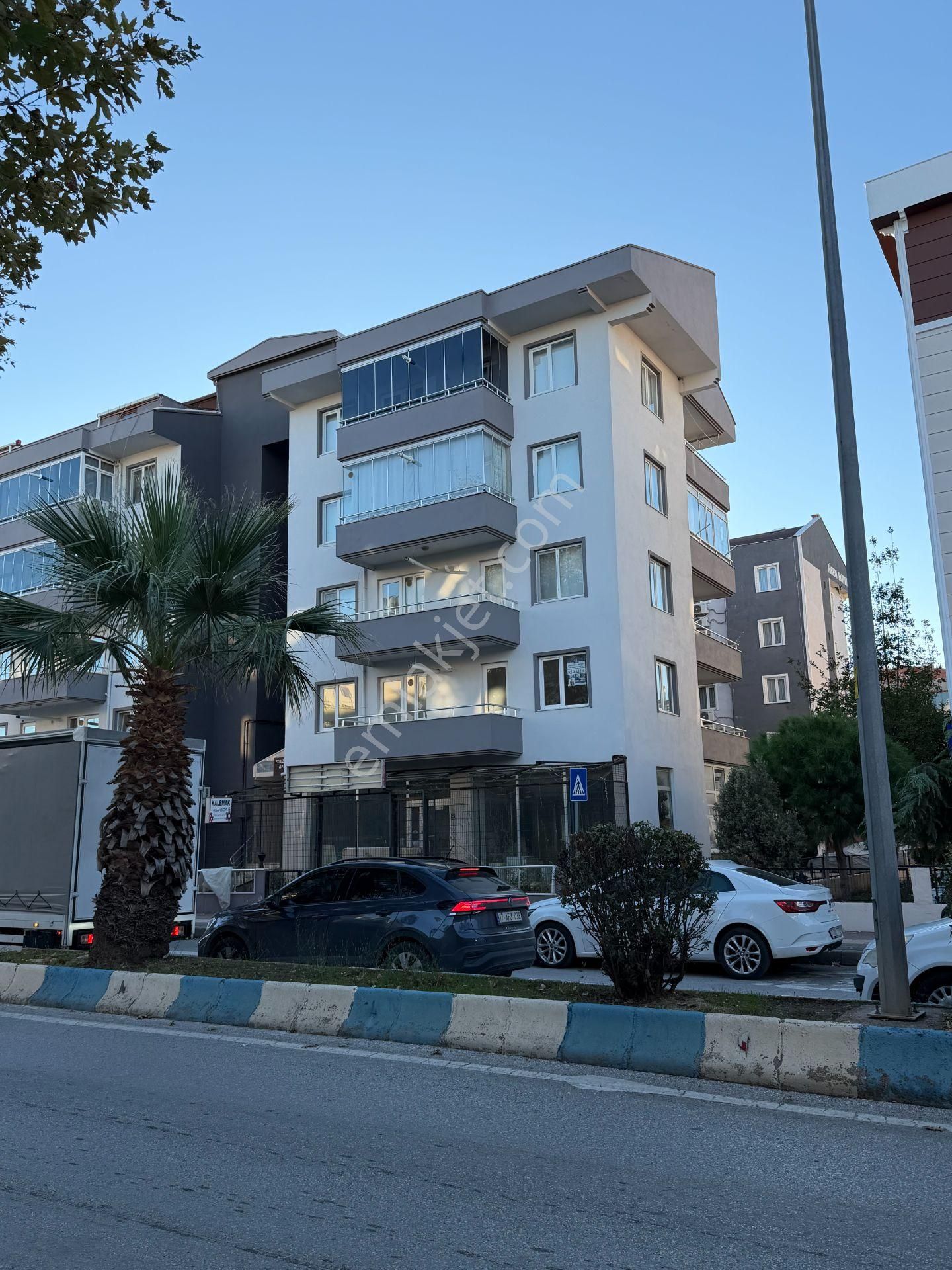 Merkezi Konumda Ferah 3+1 Kiralık Daire - Görsel 3
