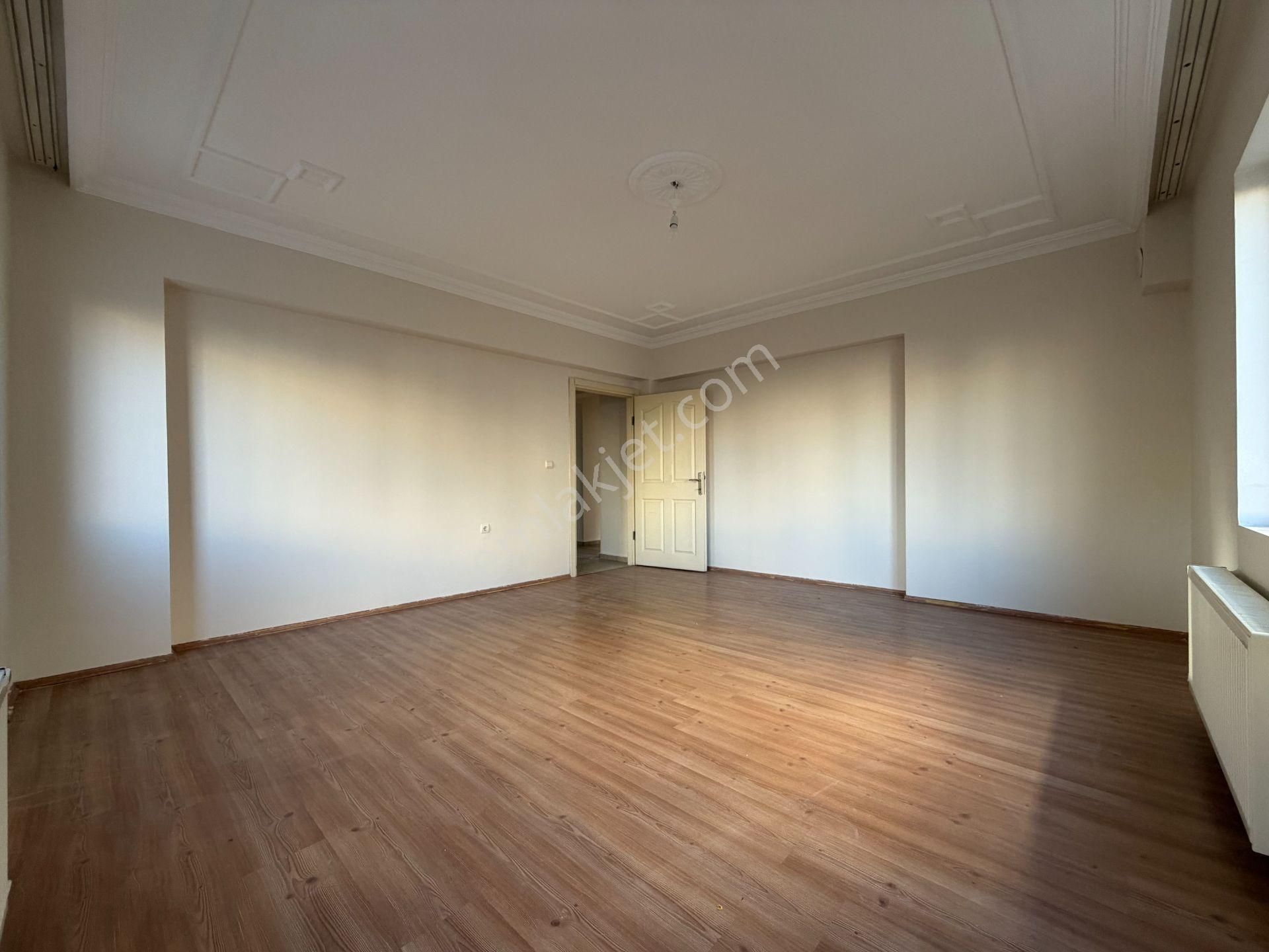 Merkezi Konumda Ferah 3+1 Kiralık Daire - Görsel 15