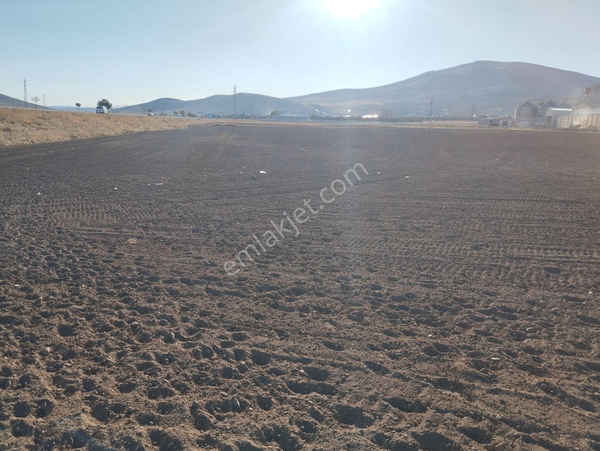 Akşehir Demirhan Emlaktan Yunakta Satılık Sanayii Arsa - Görsel 4