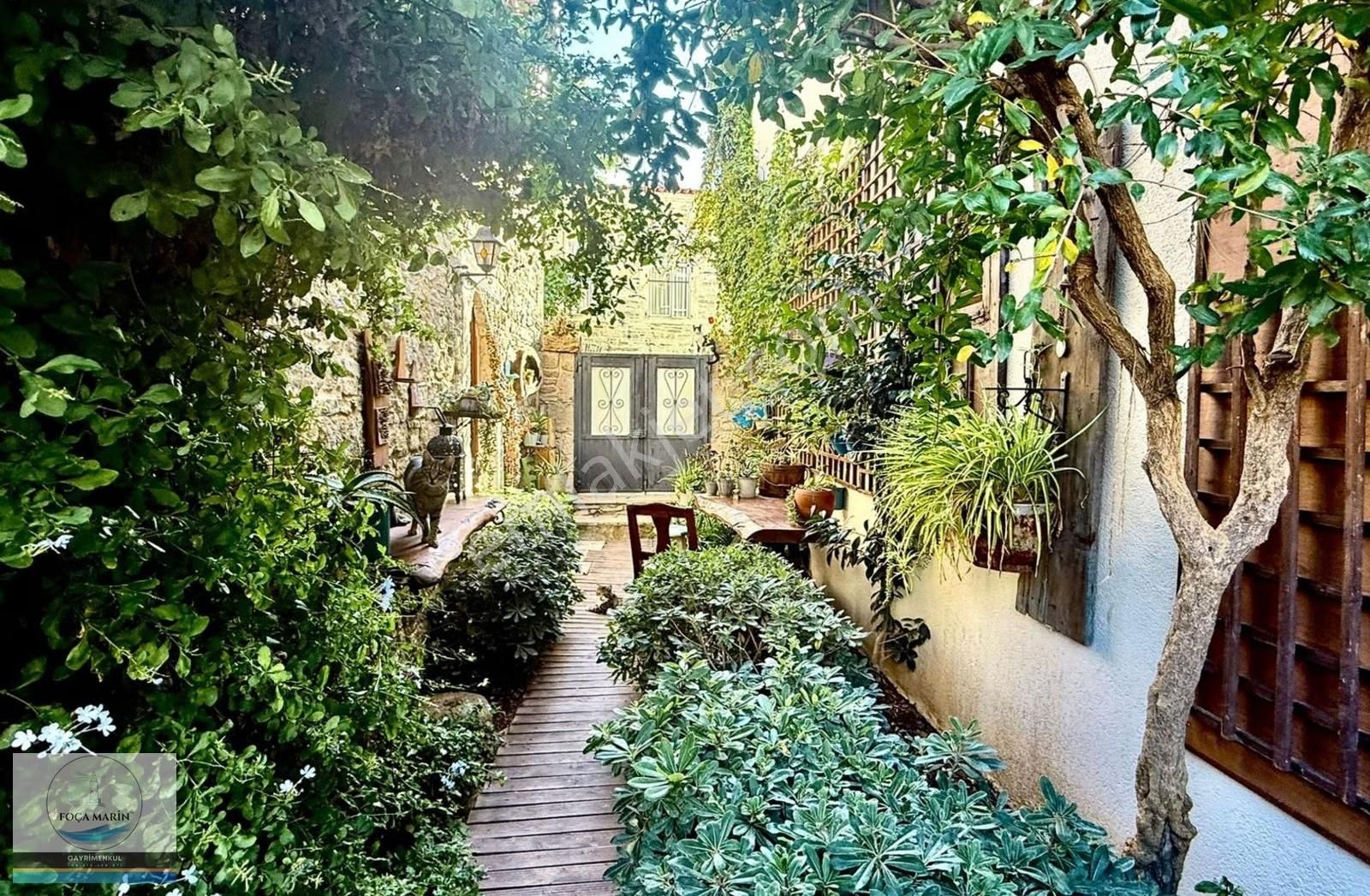 Eski Foça'nın Kalbinde Tarihe Saygı Ödüllü- Tarihi Taş Ev - Görsel 18