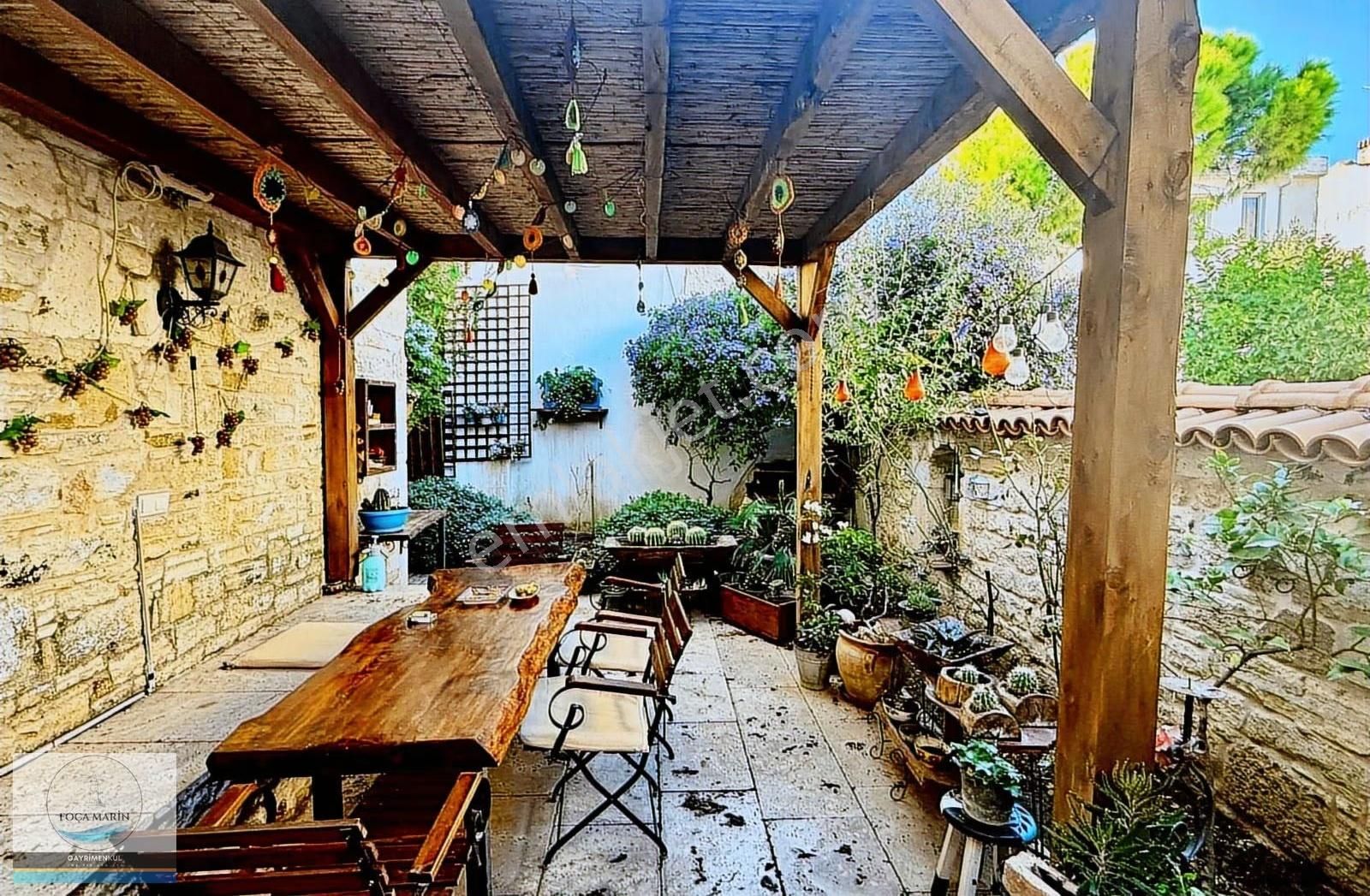 Eski Foça'nın Kalbinde Tarihe Saygı Ödüllü- Tarihi Taş Ev - Görsel 14