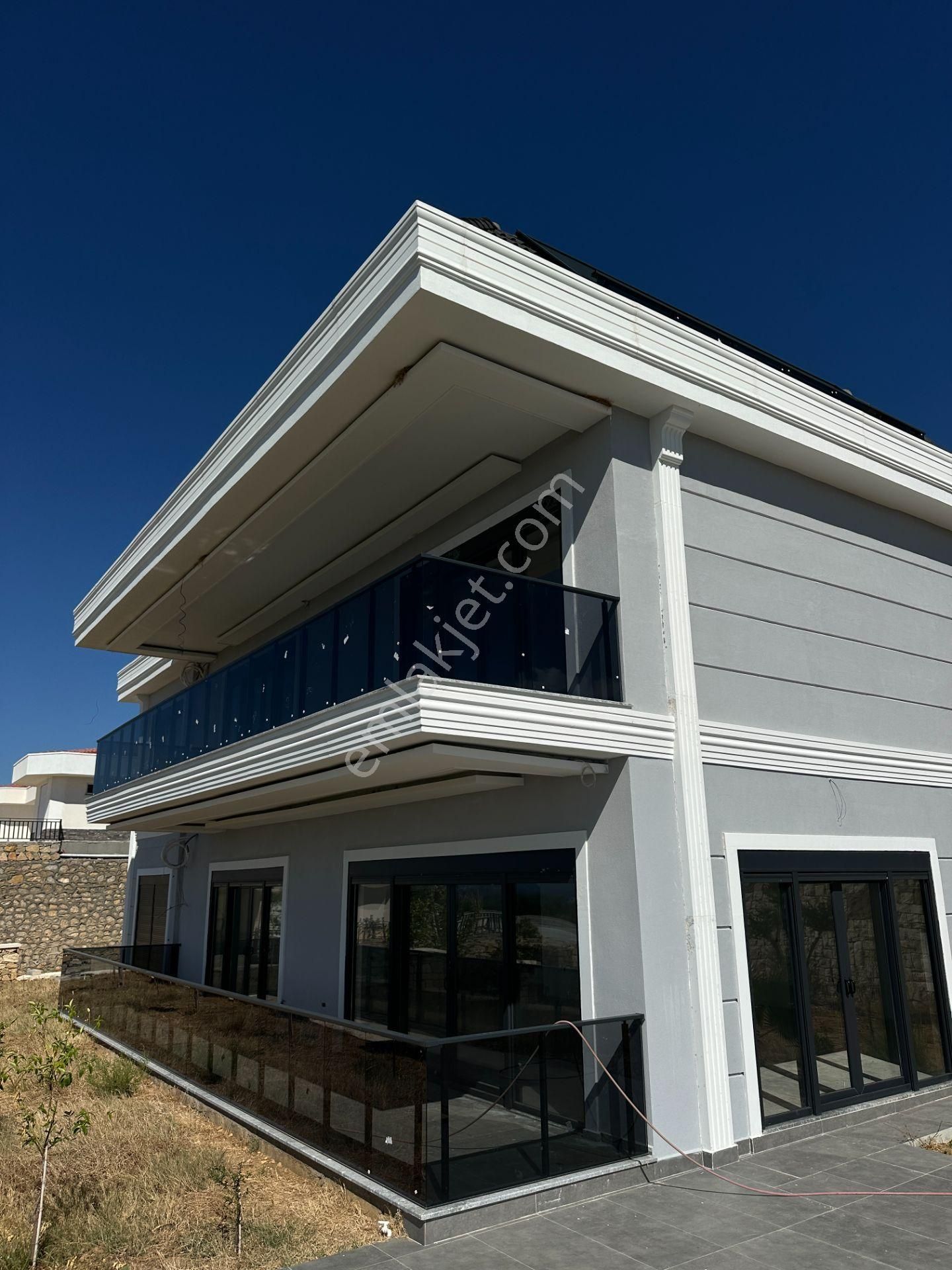 İncekum'da Panoramik Deniz Manzaralı Satılık 6+1 Müstakil Villa - Görsel 2