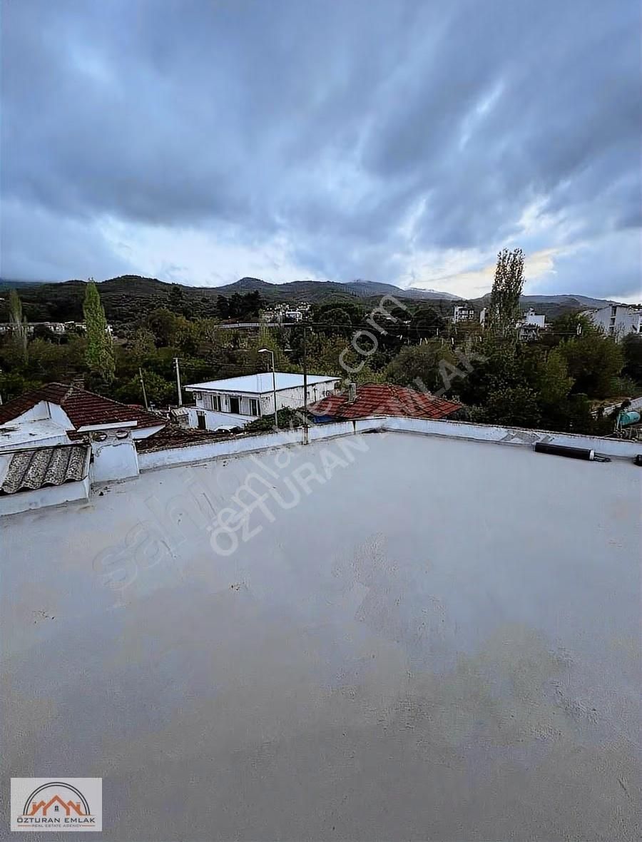 Davutlar Merkeze Yakın Müstakil 4+1 Ev