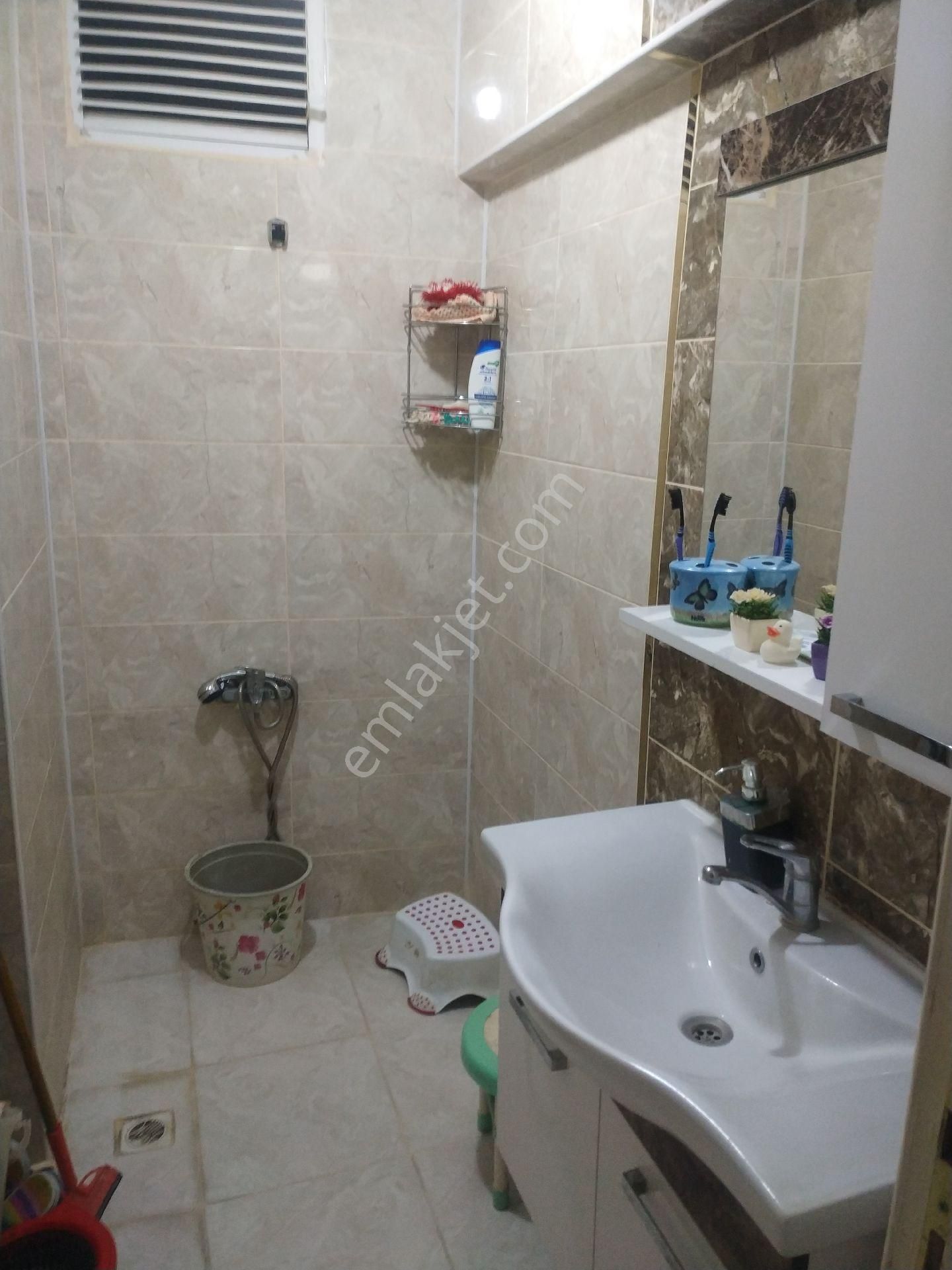 Emirsultanda.2+1.85m.5.kat.kombili Bakımlı Daire - Görsel 24