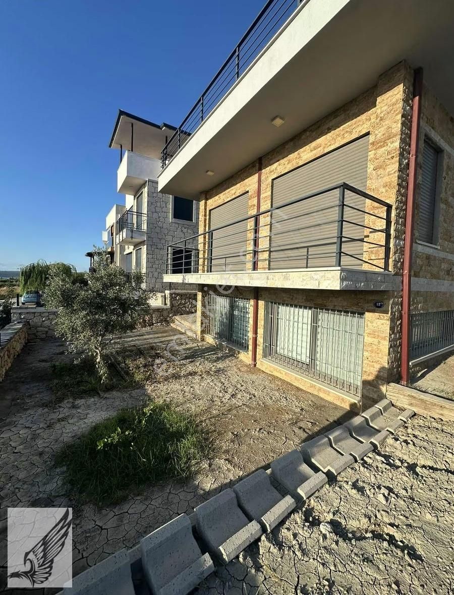 Sıgacık Akkum Denize Yakın Konumda 360m2 Arsa İçinde Villa