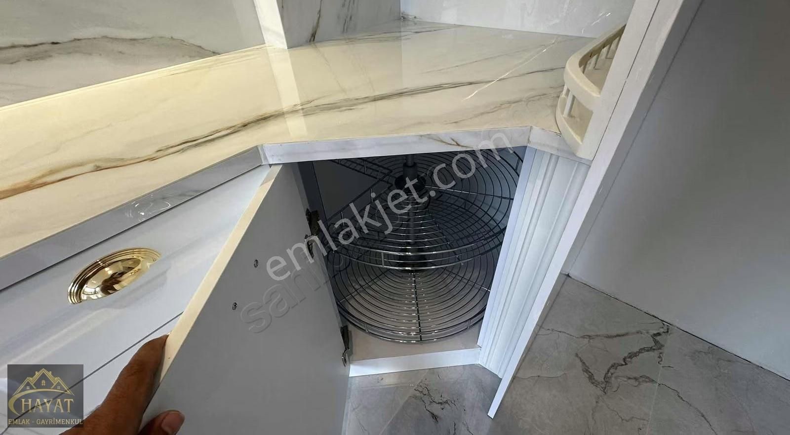 Döşemealtı Merkezde 3+1 Geniş Villa - Görsel 8